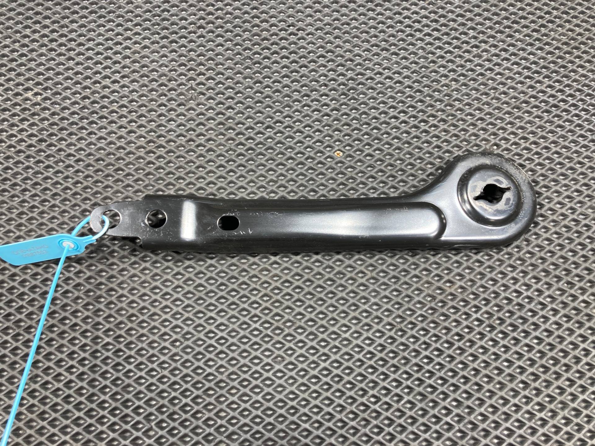 Кронштейн крепления балки подвески Kia K5 3 2020 OEM 55471L1000