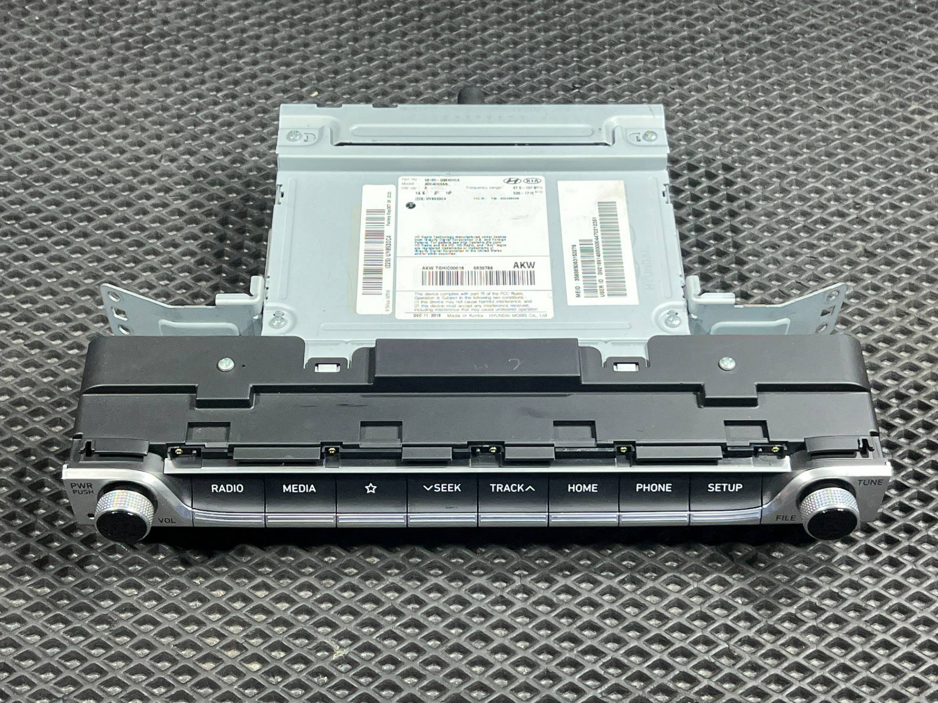 Блок управления магнитолой Genesis G70 2019 OEM 96160G9640, 96160G9640VCA