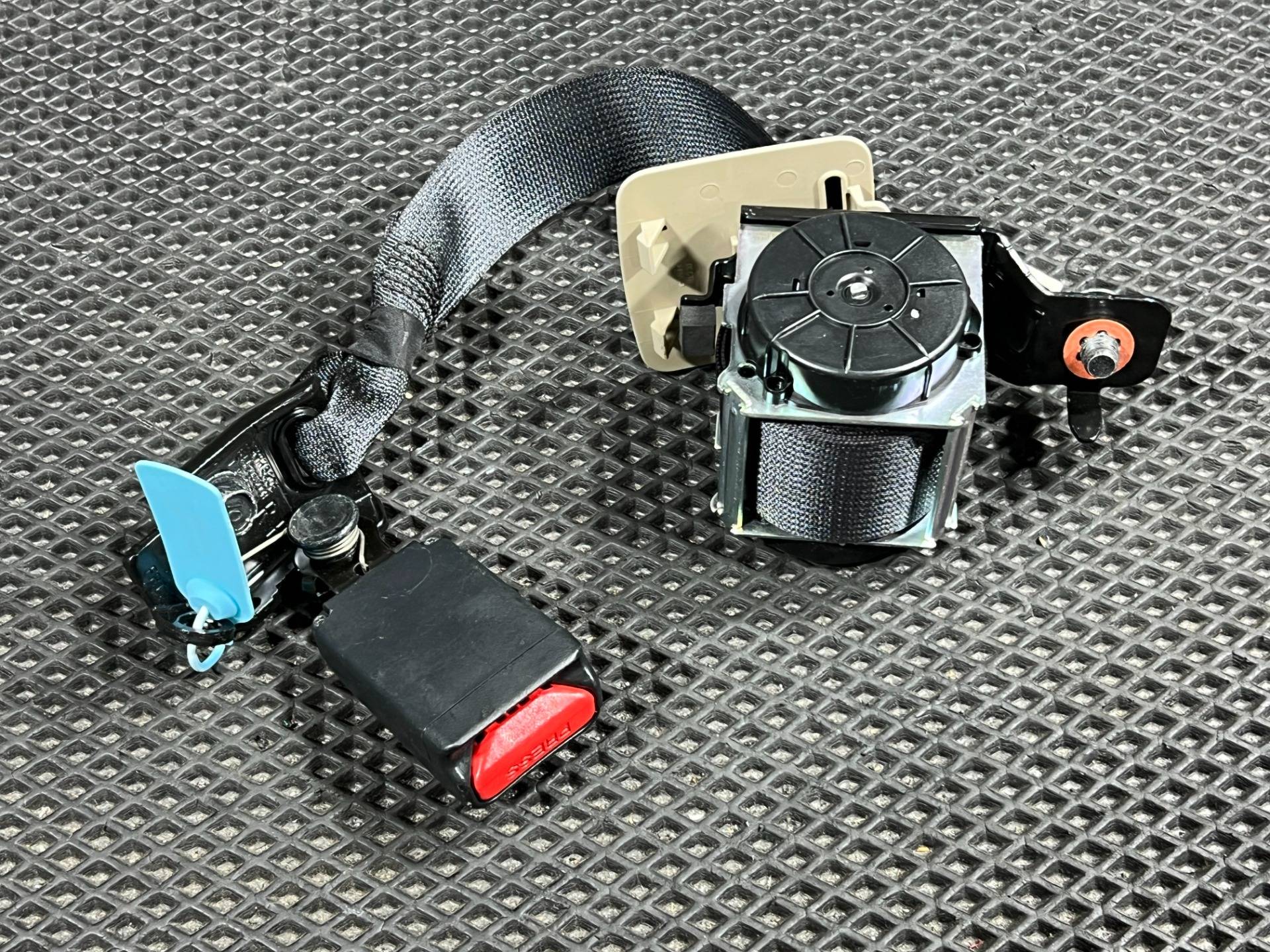 ремень безопасности Genesis G70 2019 OEM 89850-G9500NNB
