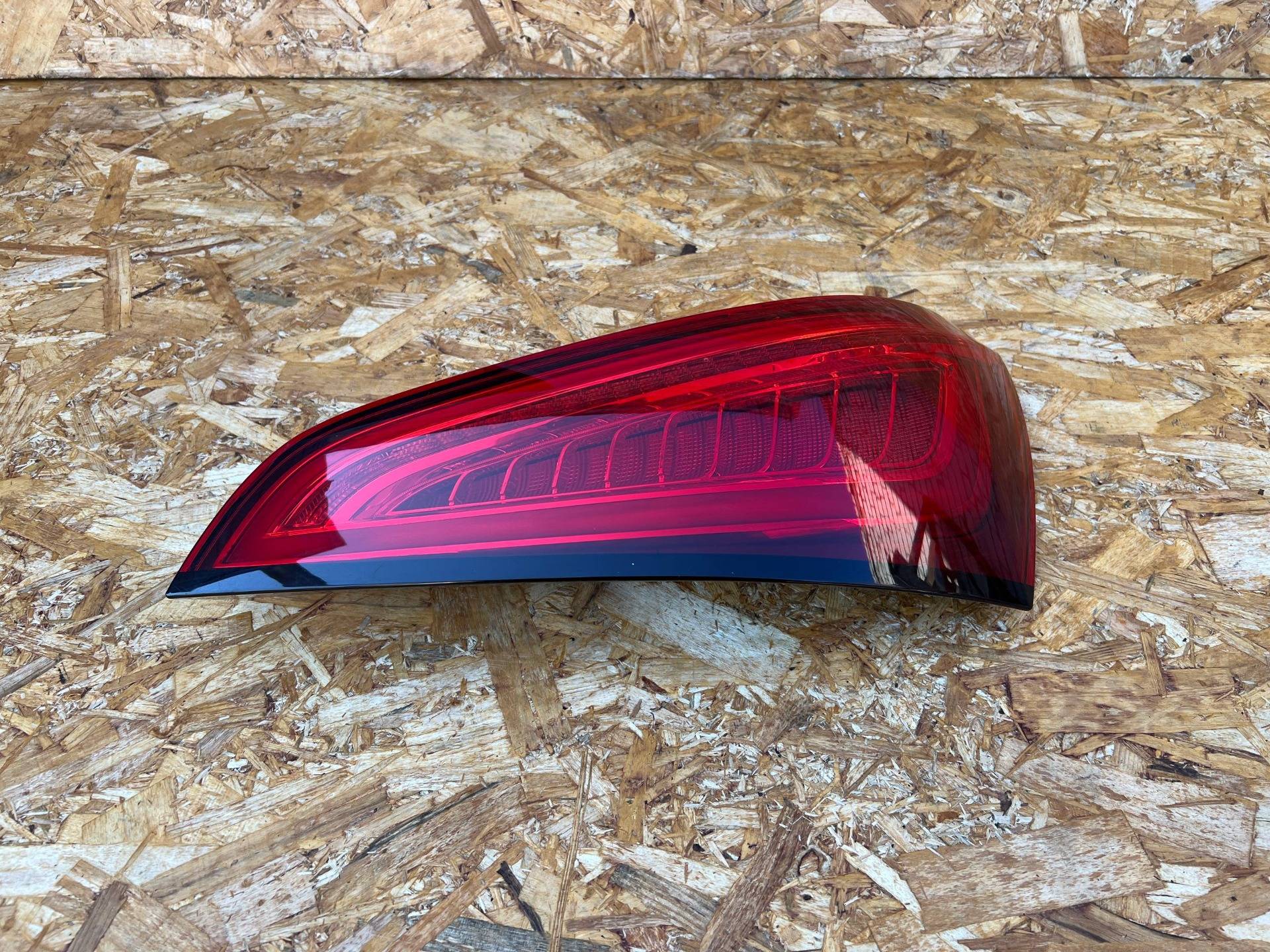 Фонарь задний правый Audi Q5 8R 2015 OEM 8R0945094C