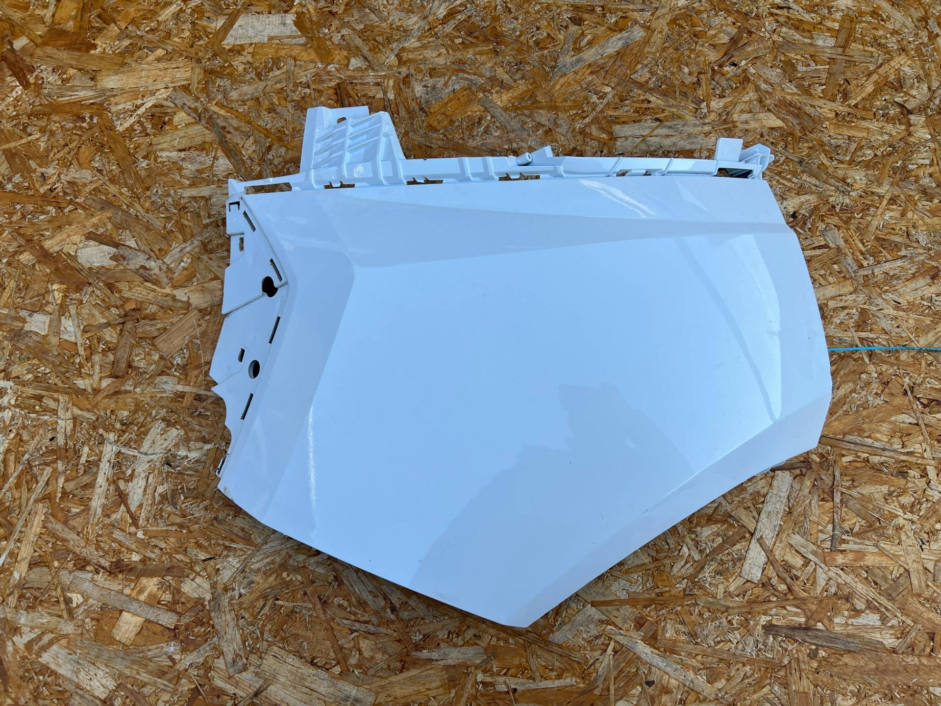 Клык бампера задний правый Hyundai Tucson 4 поколение (NX4) 2024 OEM 86657CW000