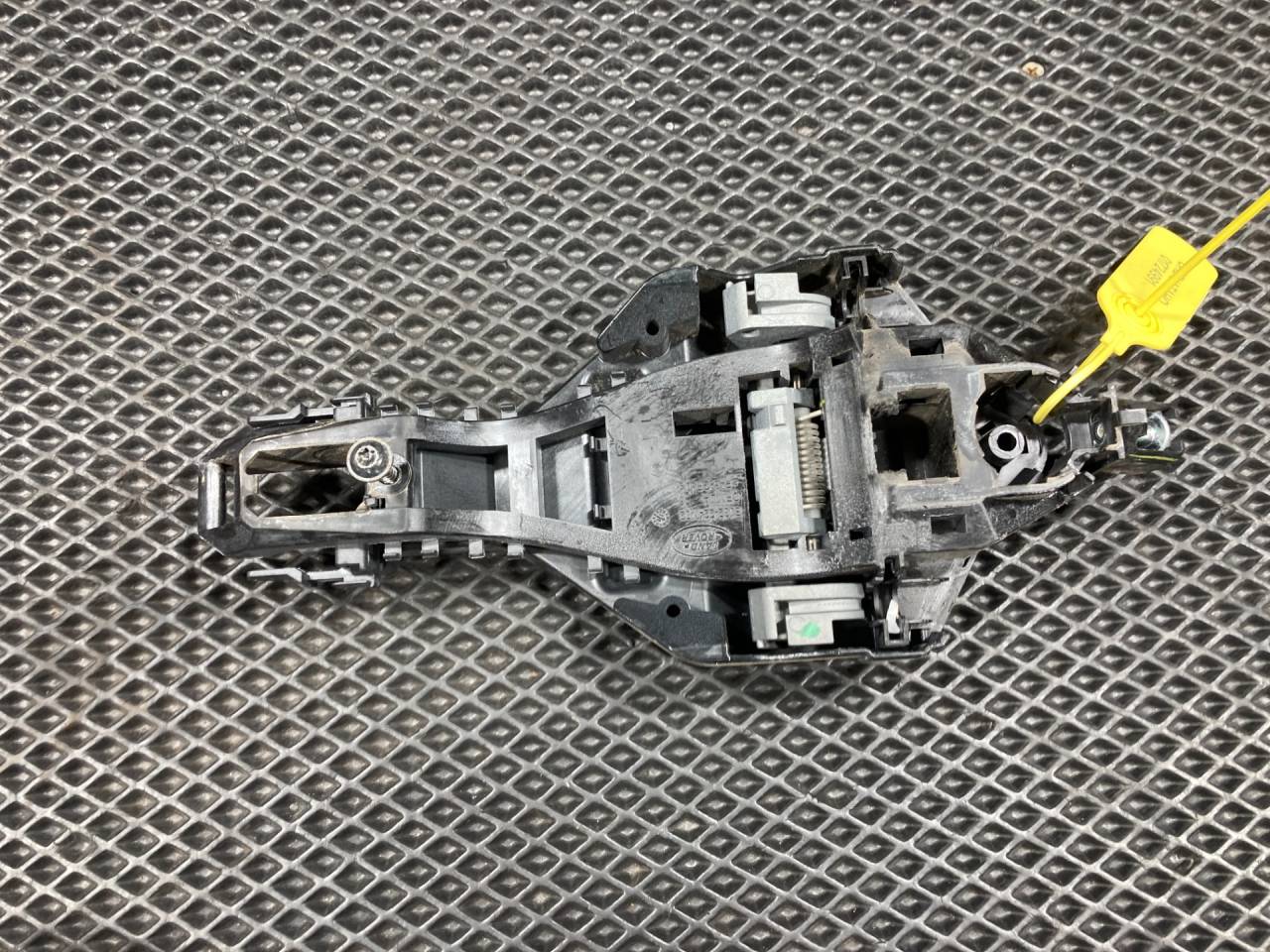 скелет ручки двери задней правой Land Rover Range Rover Sport 2 поколение 2014, 3.0 л., 306PS, бензин, АКПП, внедорожник 5 дв., BJ32224N02, DK62224A00AA, LR025540, LR108184, LR078757 - фото №1