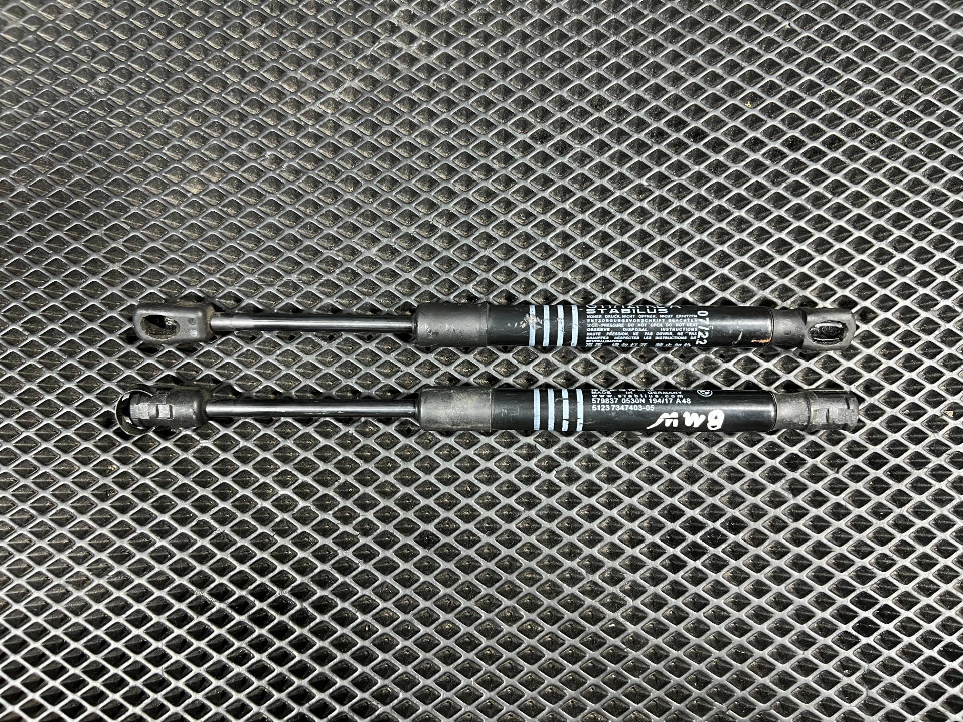 Амортизатор капота BMW M5 F90 2017 OEM 51237347403, 7347403