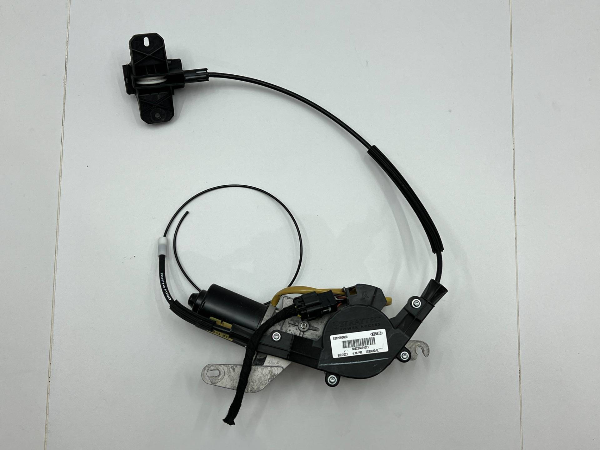 Электропривод двери сдвижной правой Kia Carnival 4 2022 OEM 83820R0000, 5939076AC