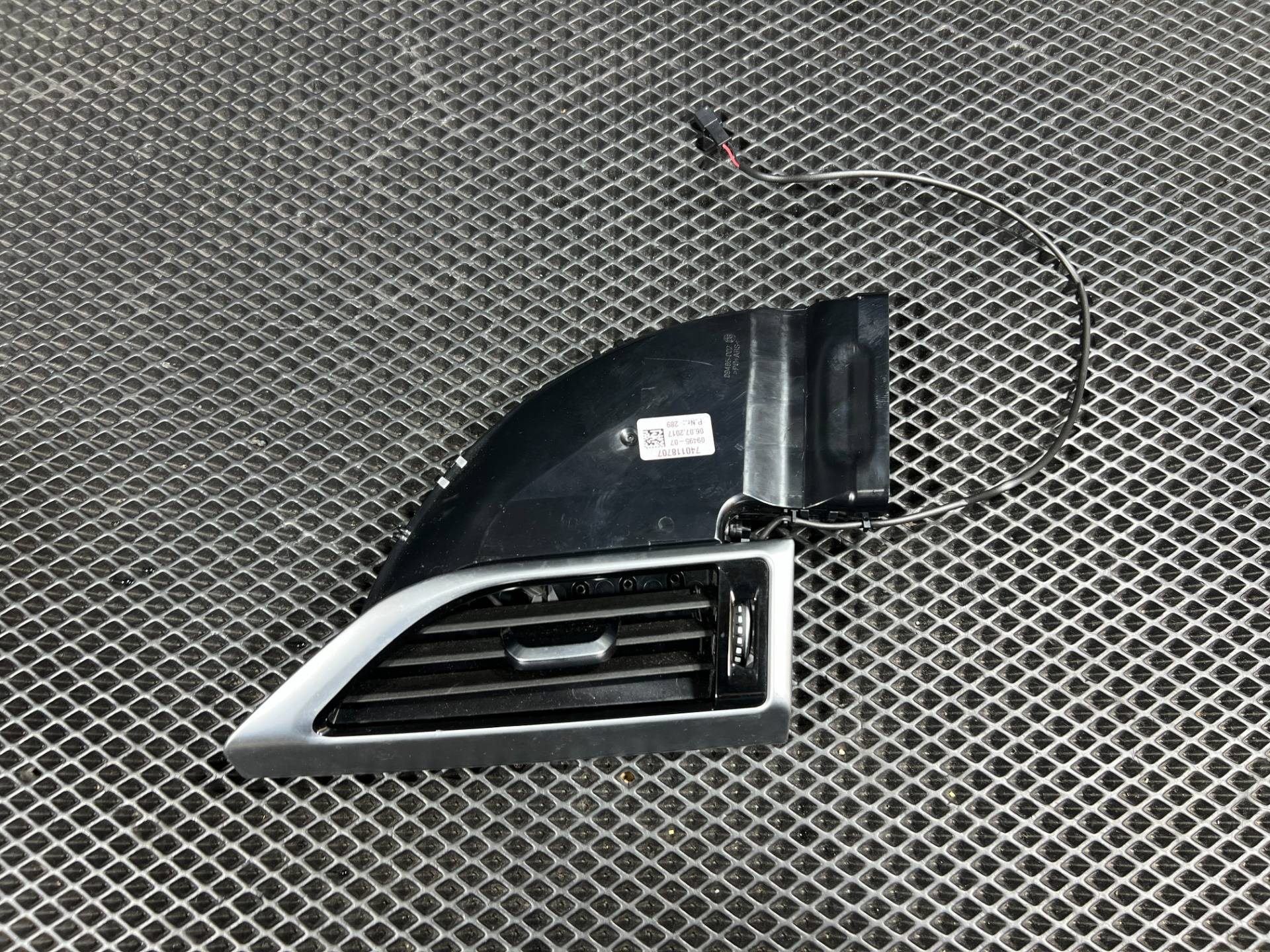 Дефлектор обдува салона BMW 7 G11/G12 2017 OEM 740118807, 64227401187