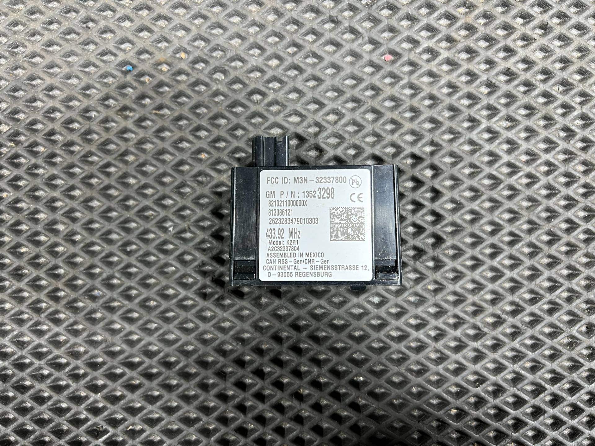 Блок управления бесключевым доступом GMC Sierra 4 2024 OEM 13523298, 13587438
