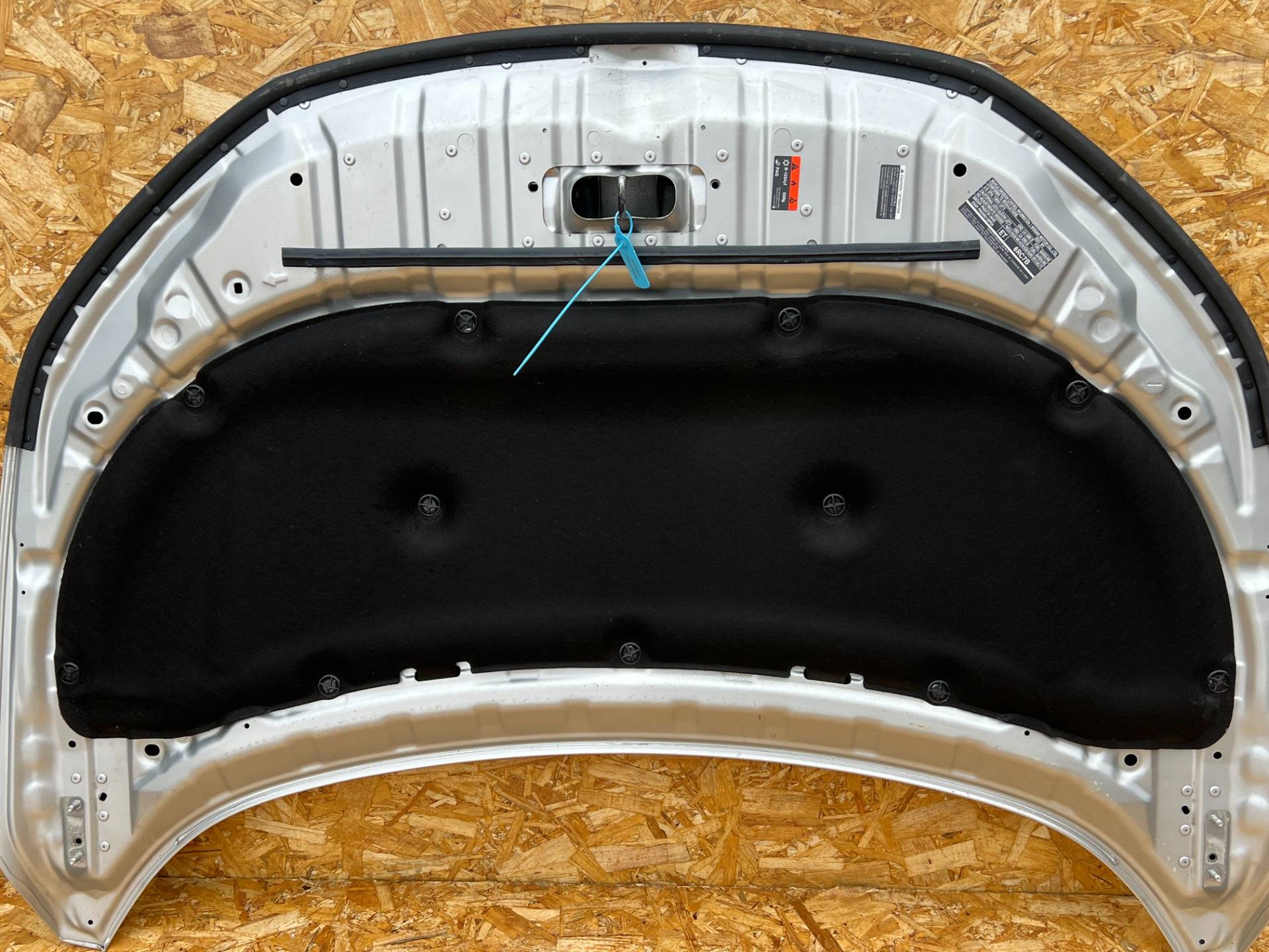 Шумоизоляция капота Nissan Rogue T33 2023