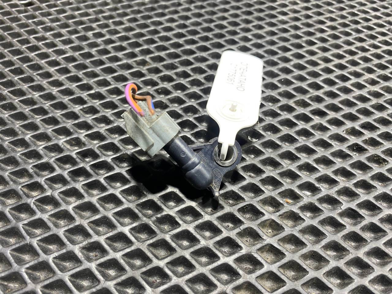 датчик удара Jaguar F-Pace 1 поколение 2017, 2.0 л., PT204, бензин, АКПП, внедорожник 5 дв., FK7214B006AA, T2H2790, LR059789 - фото №1