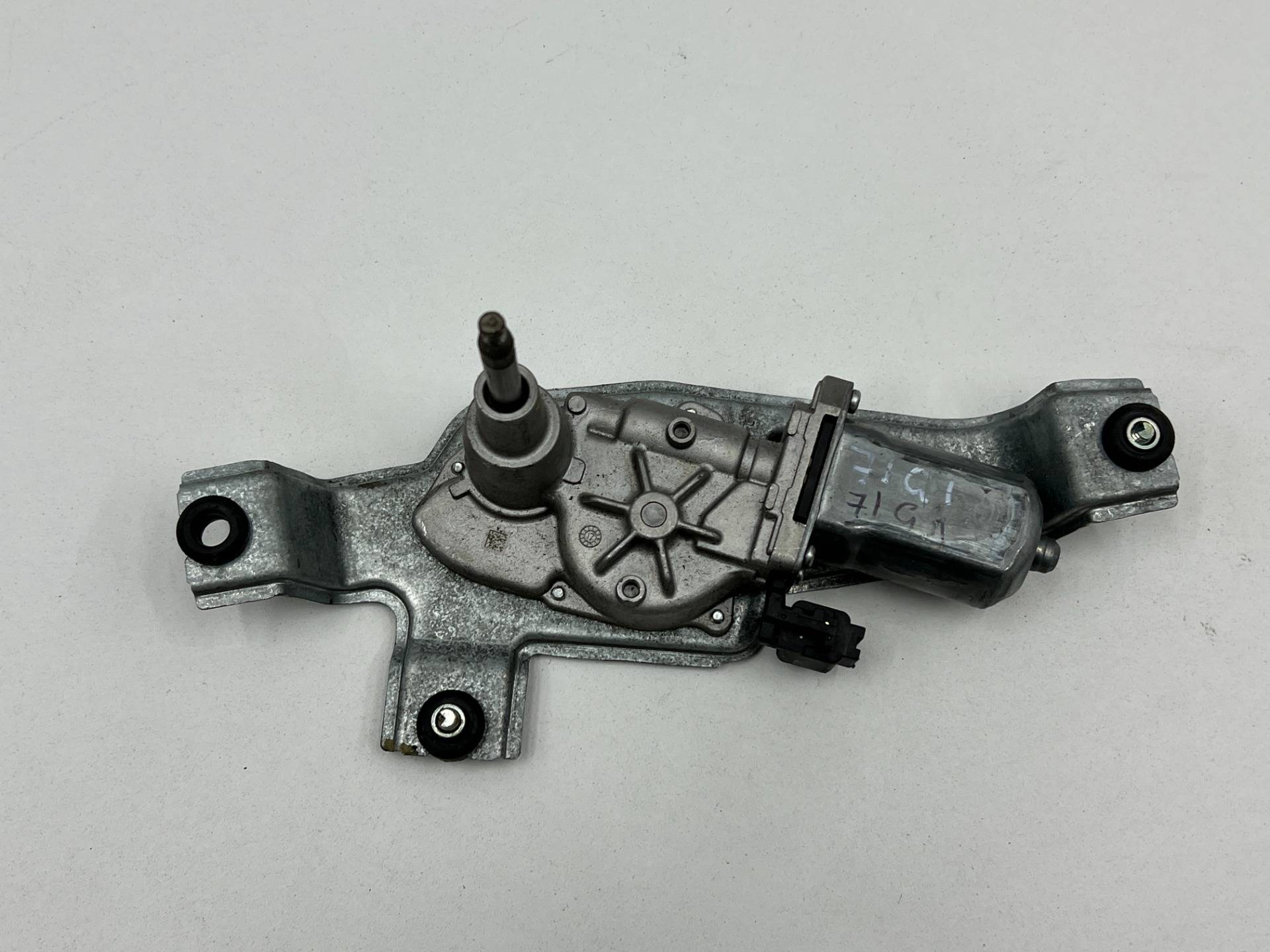 Моторчик заднего стеклоочистителя (дворника) Land Rover Discovery Sport 2015 OEM FK72-17404-AC, LR060921