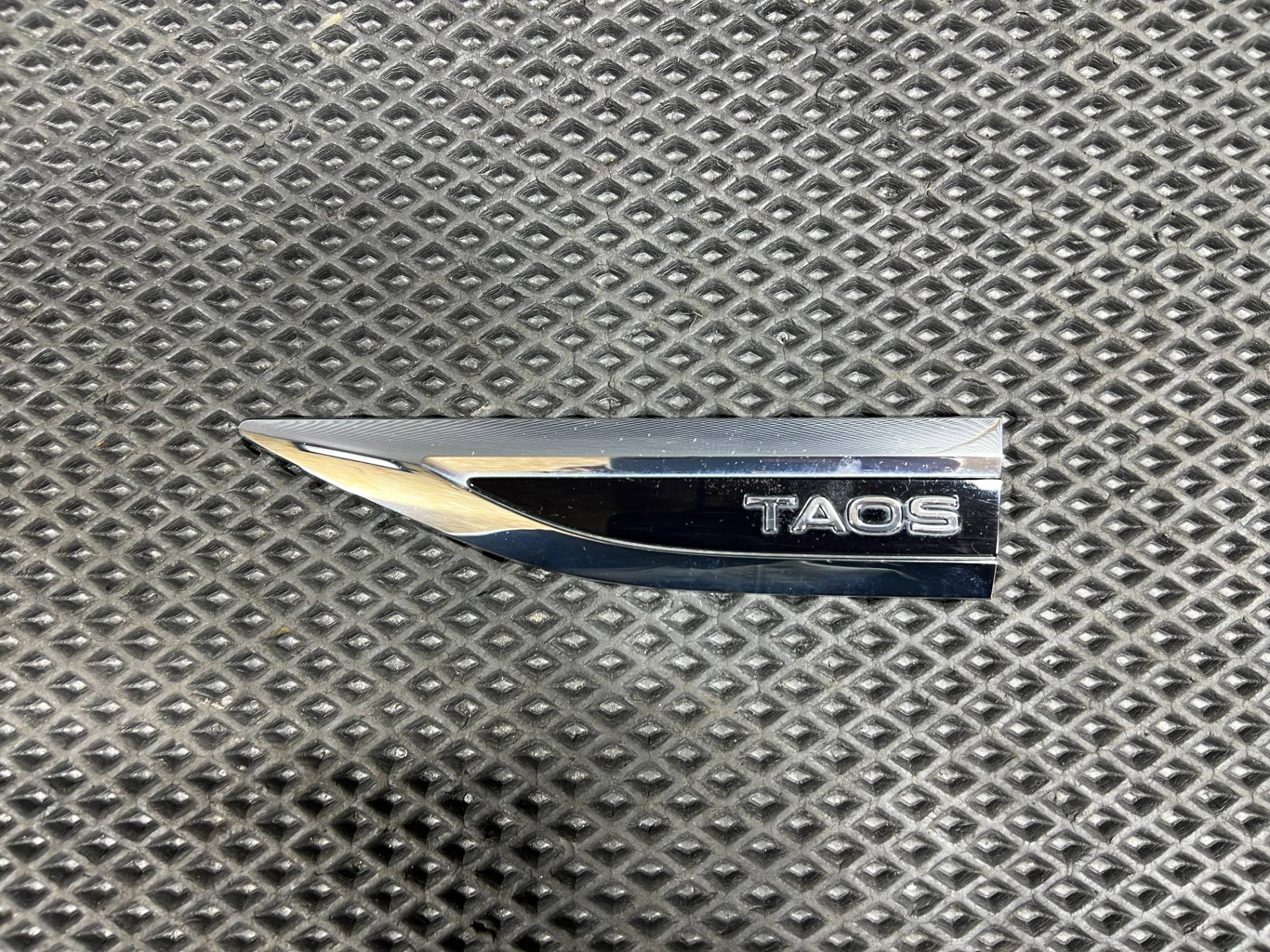 Молдинг крыла переднего левого Volkswagen Taos 1 поколение 2023 OEM 2GJ853689A