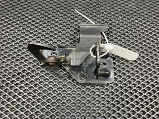 захватный крюк капота Porsche Cayenne 955 2005, 4.8 л., бензин, 7L5823480B