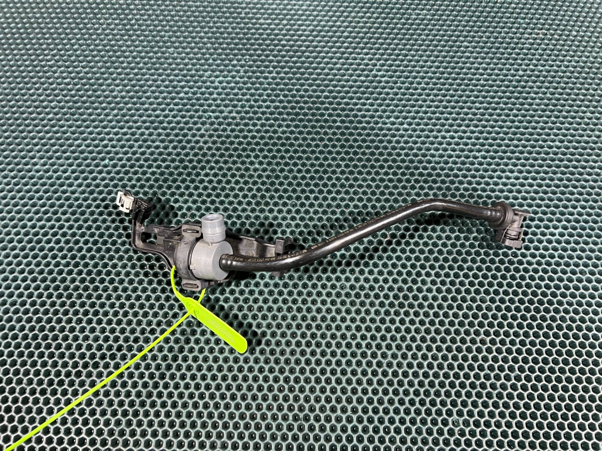 Клапан вентиляции топливного бака BMW M5 F90 2017 OEM 8601846