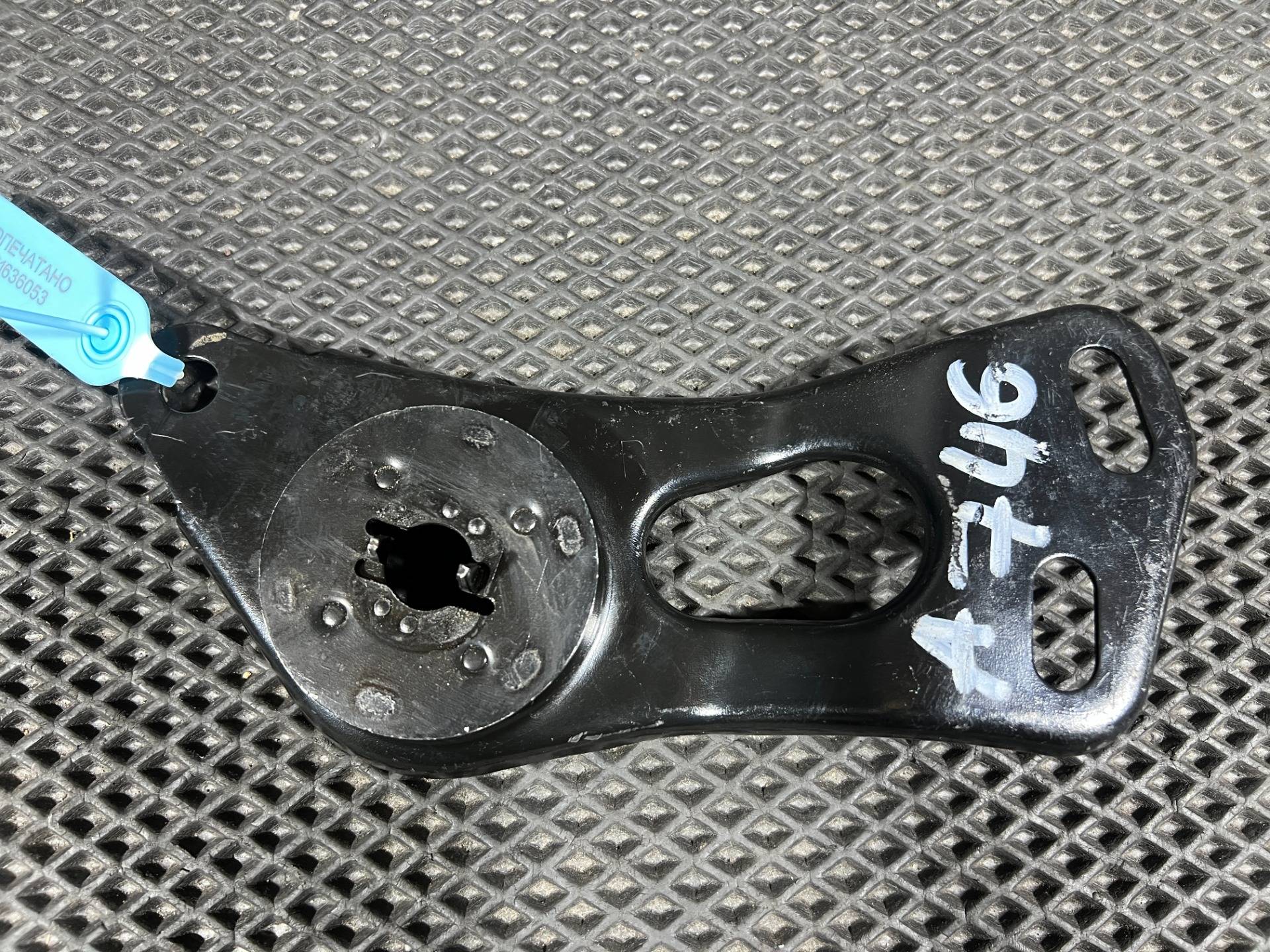Кронштейн крепления балки подвески Kia K5 3 2021 OEM 62471L1500