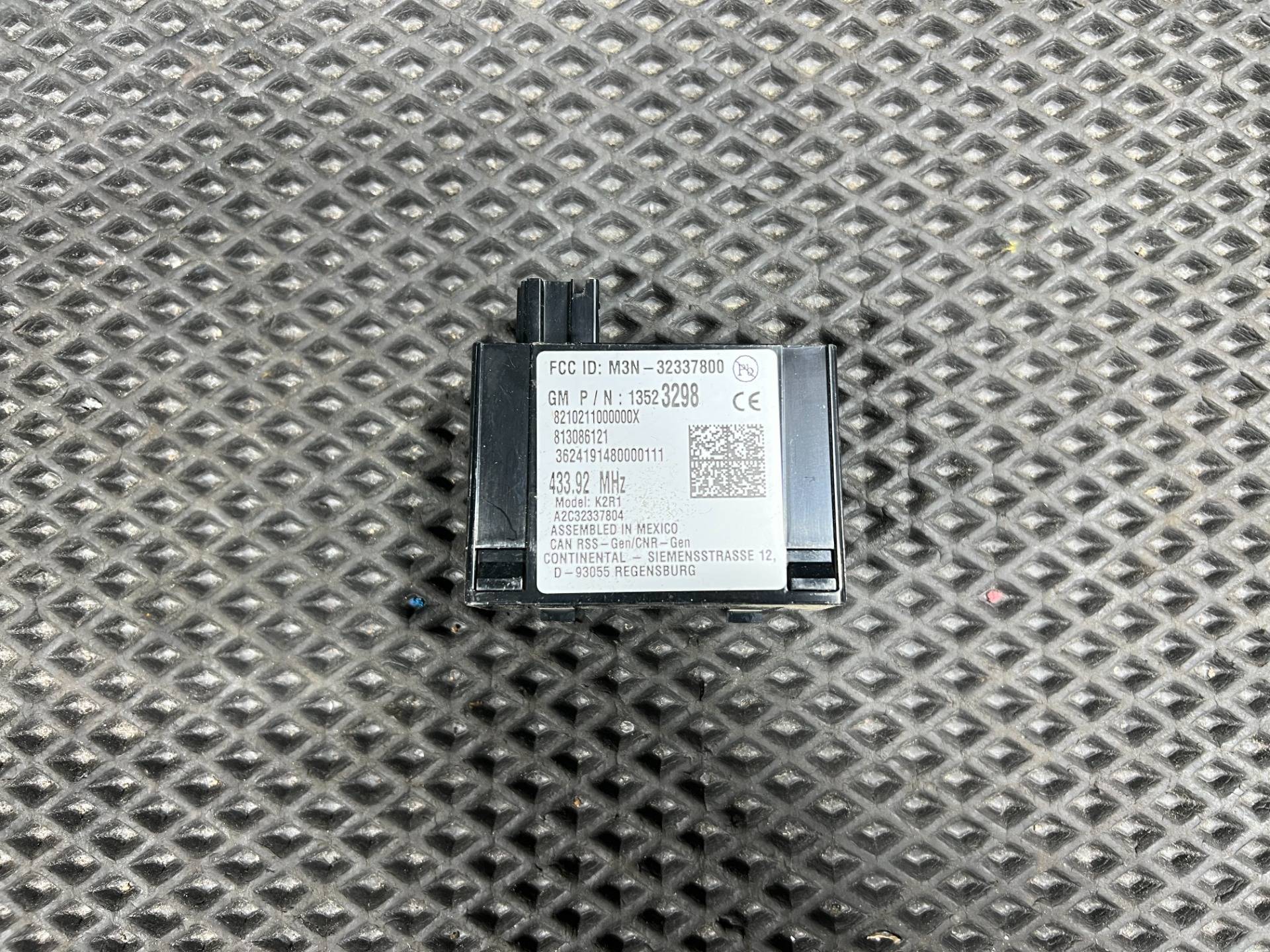 Блок управления бесключевым доступом GMC Sierra 4 2024 OEM 13523298, 13587438