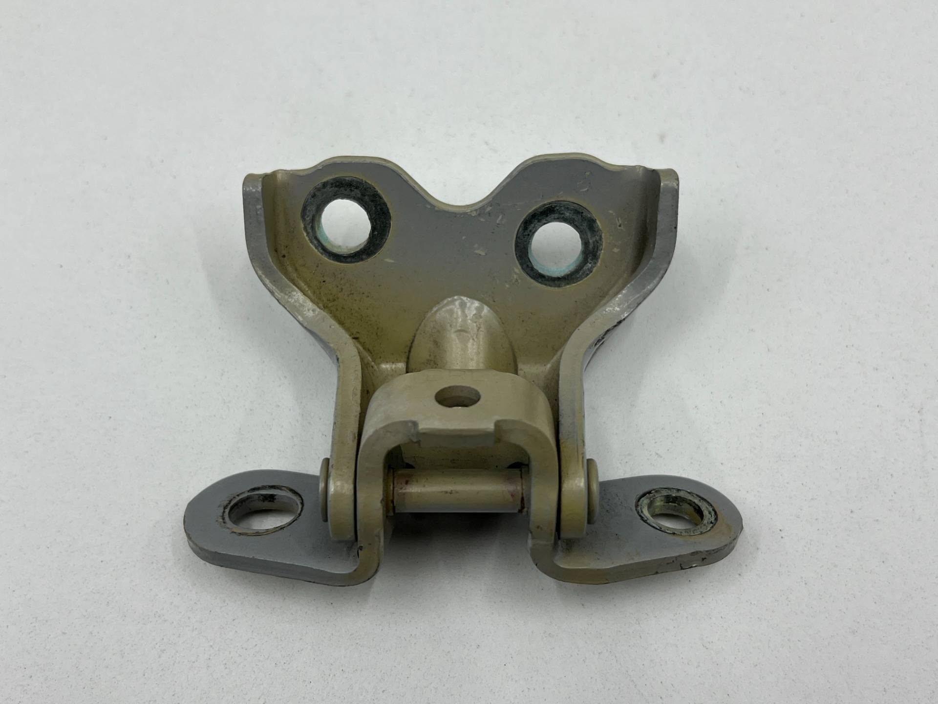 петля двери передней правой Hyundai Tucson 4 поколение (NX4) 2022 OEM 793251Y300