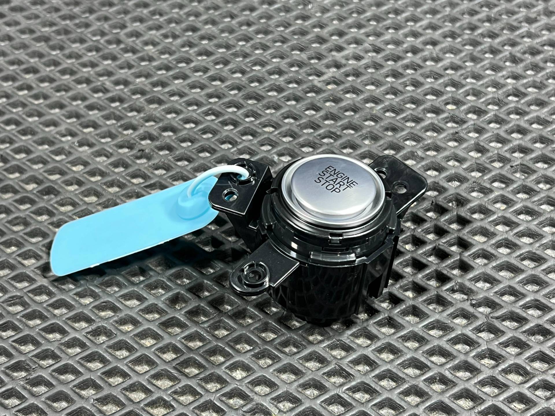 Кнопка запуска двигателя Hyundai Santa Fe 4 поколение 2020 OEM 93502-G9000