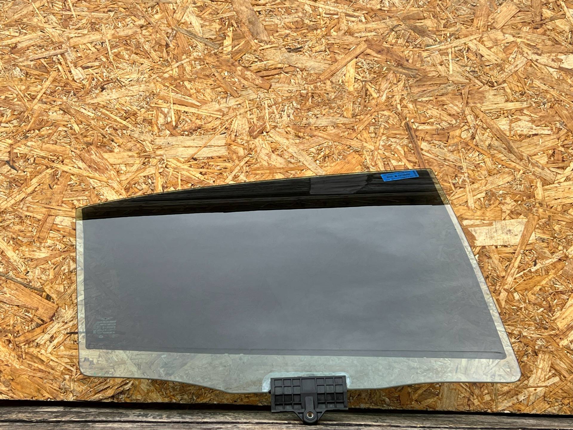 Стекло двери задней правой Genesis G70 2019 OEM 83420G9010