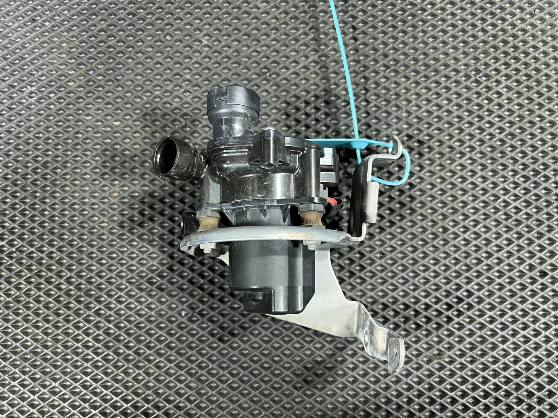 Насос продувки катализатора Volkswagen Jetta 7 2023 OEM 05E959253