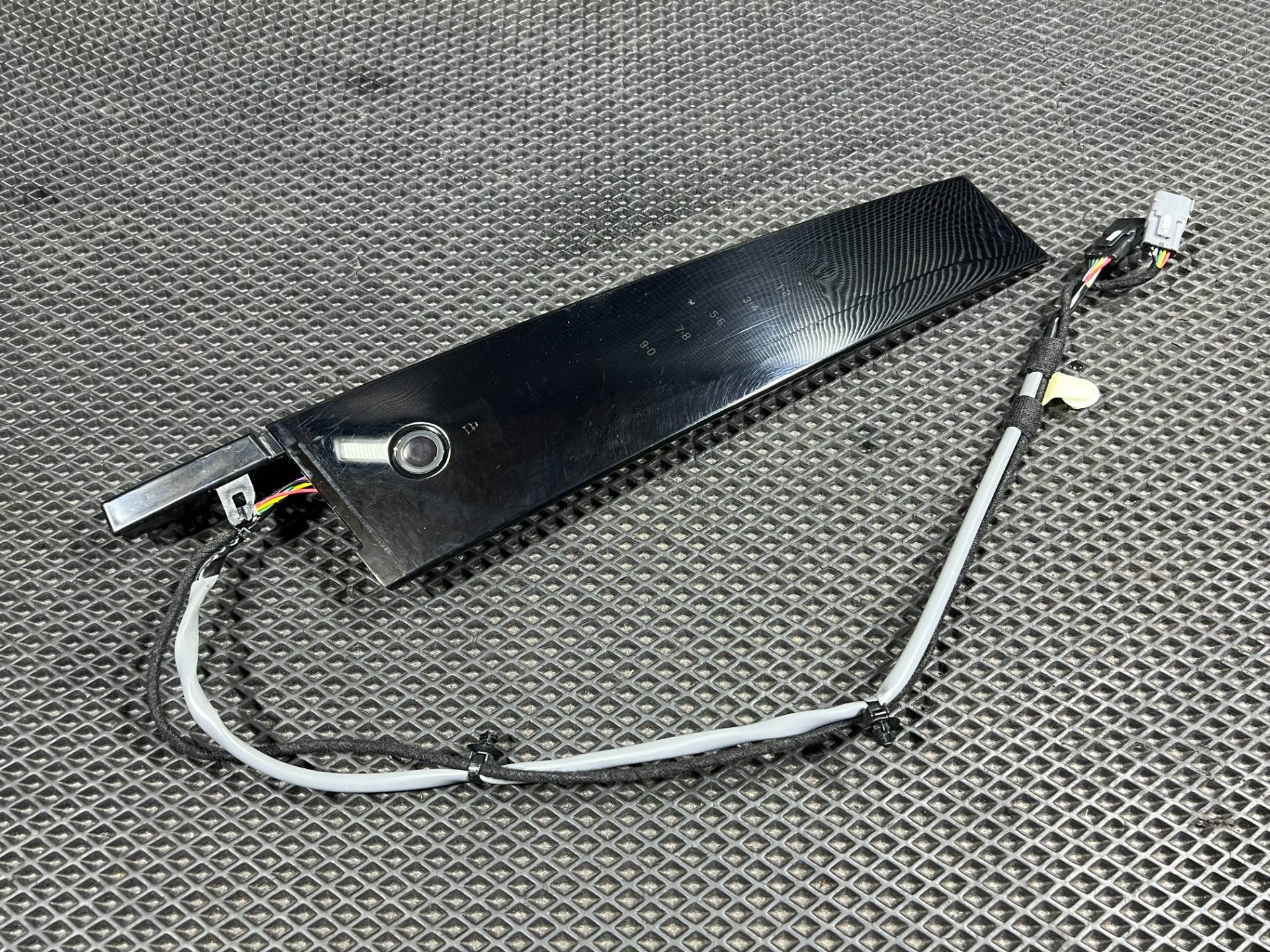 Молдинг двери передней левой Ford Mustang Mach-E 2023 OEM LJ8B-R20899-BFW, LJ8T-14A626-AGW