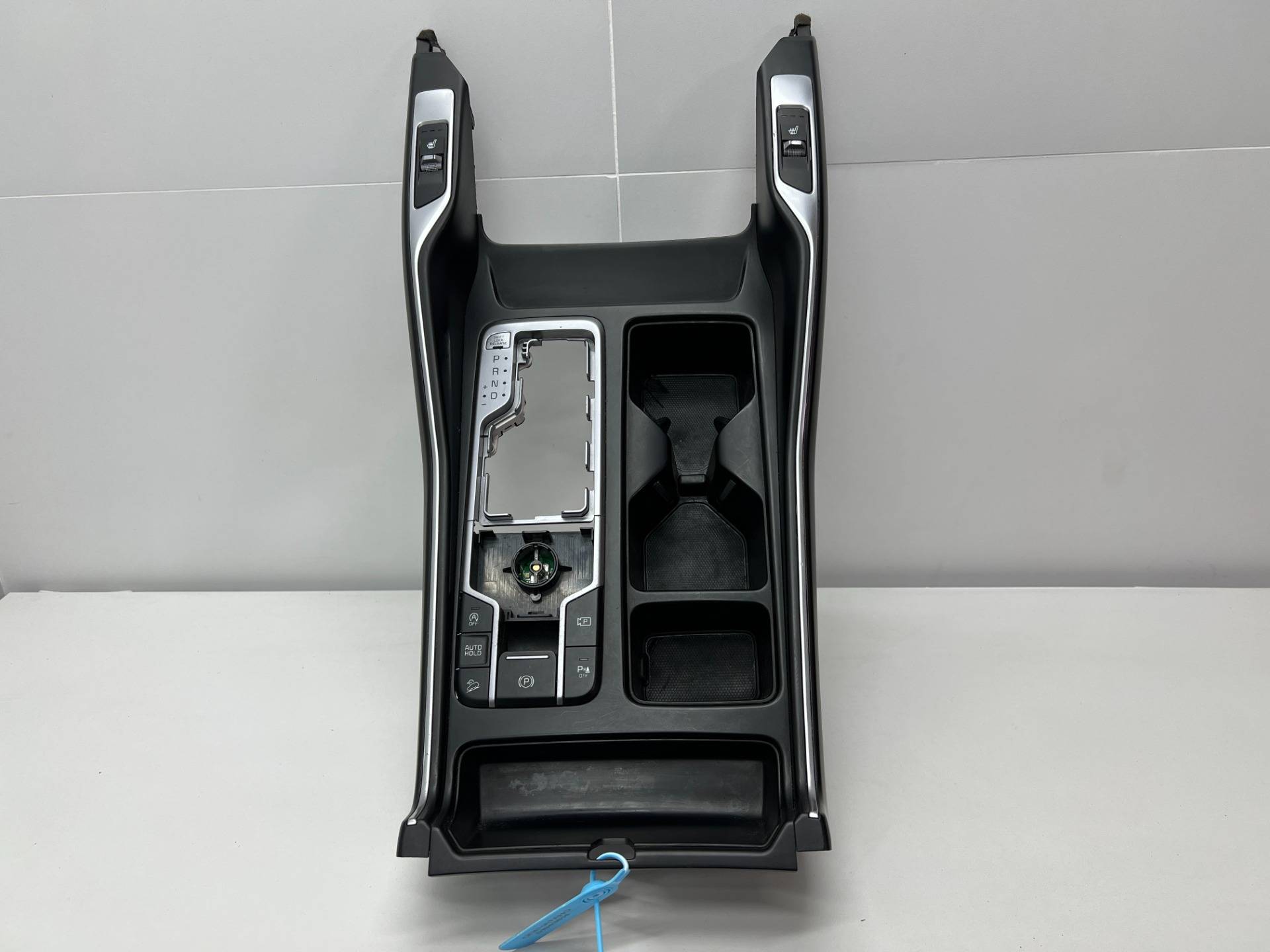 Накладка декоративная центральной консоли Kia Sorento 4 2023 OEM 84605-R5290WK, 84651R5000, 84670R5001