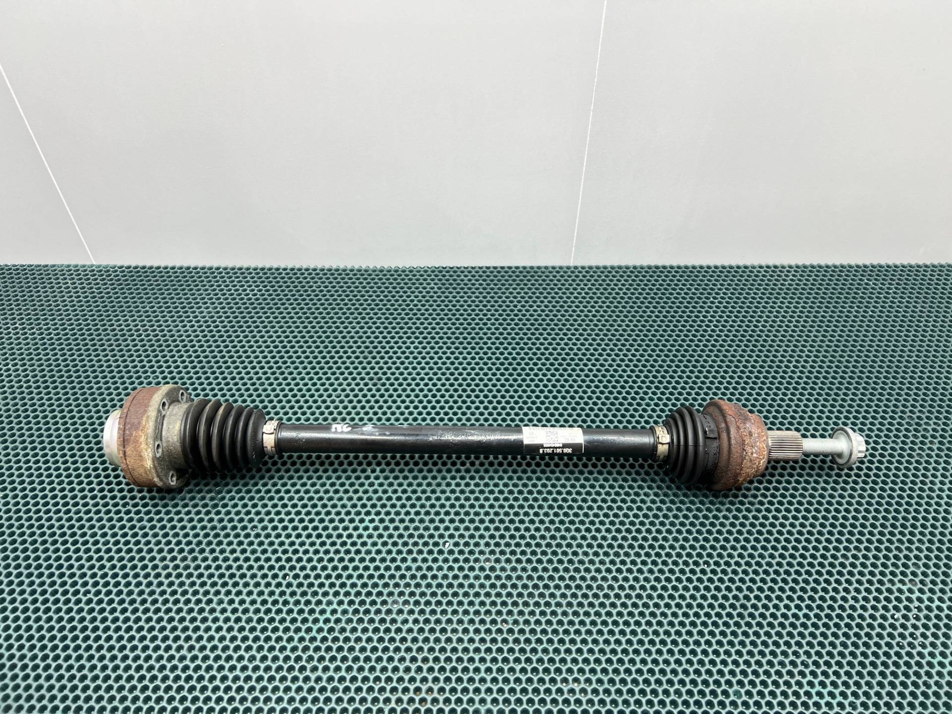 Полуось задняя (приводной вал, ШРУС) Audi Q3 F3 2019 OEM 3Q0501203B