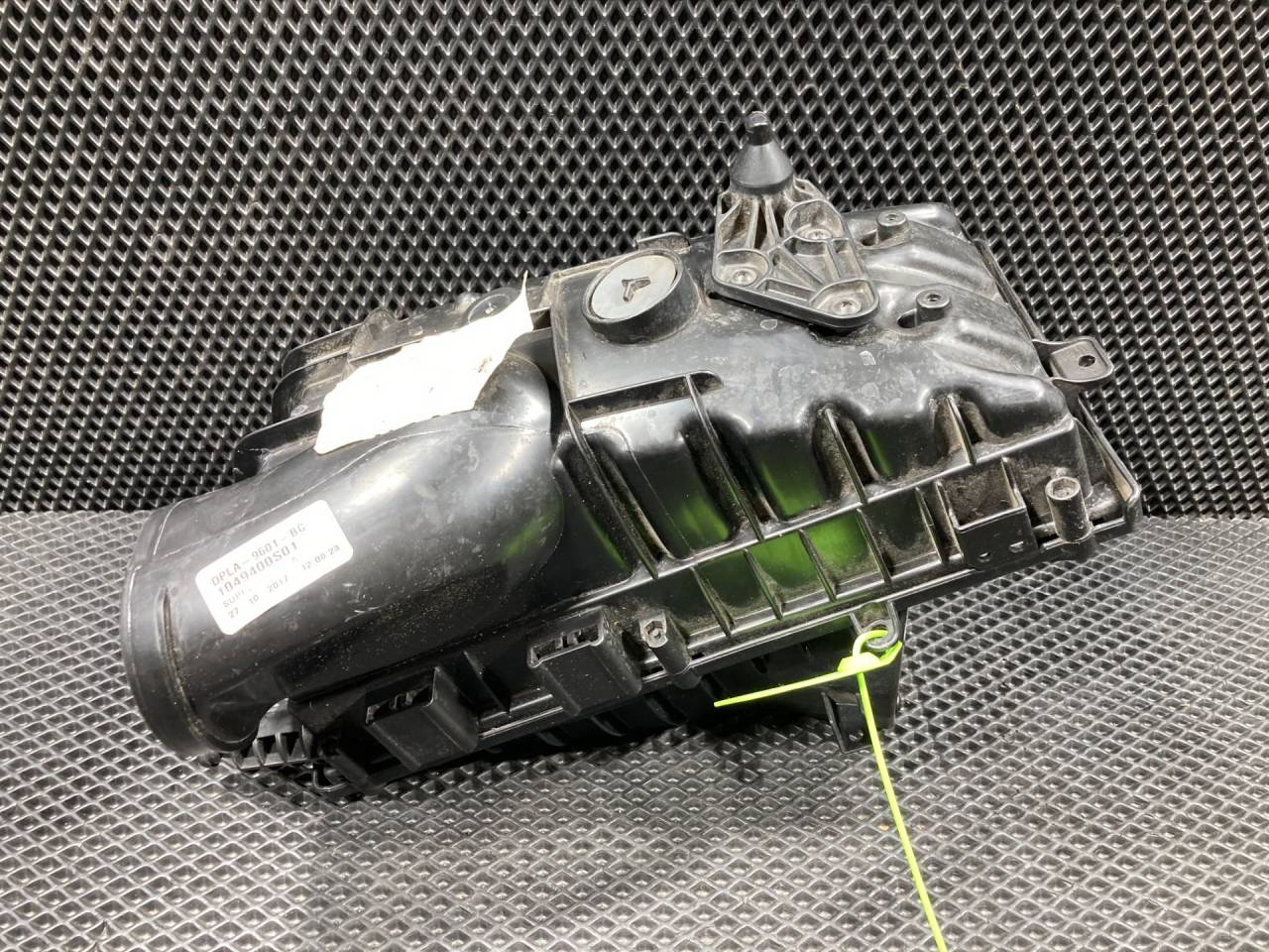 корпус воздушного фильтра Land Rover Range Rover Sport 2 поколение L494 2017, 3.0 л., 306PS, бензин, АКПП, внедорожник 5 дв., LR095787, LR062606, DPLA9H736AA, DPLA9601BC - фото №1