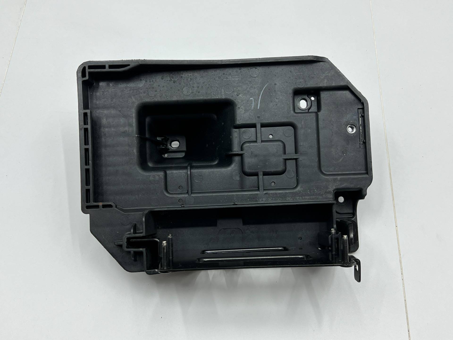 Полка аккумулятора Kia Carnival 4 2022 OEM 37150-R0000