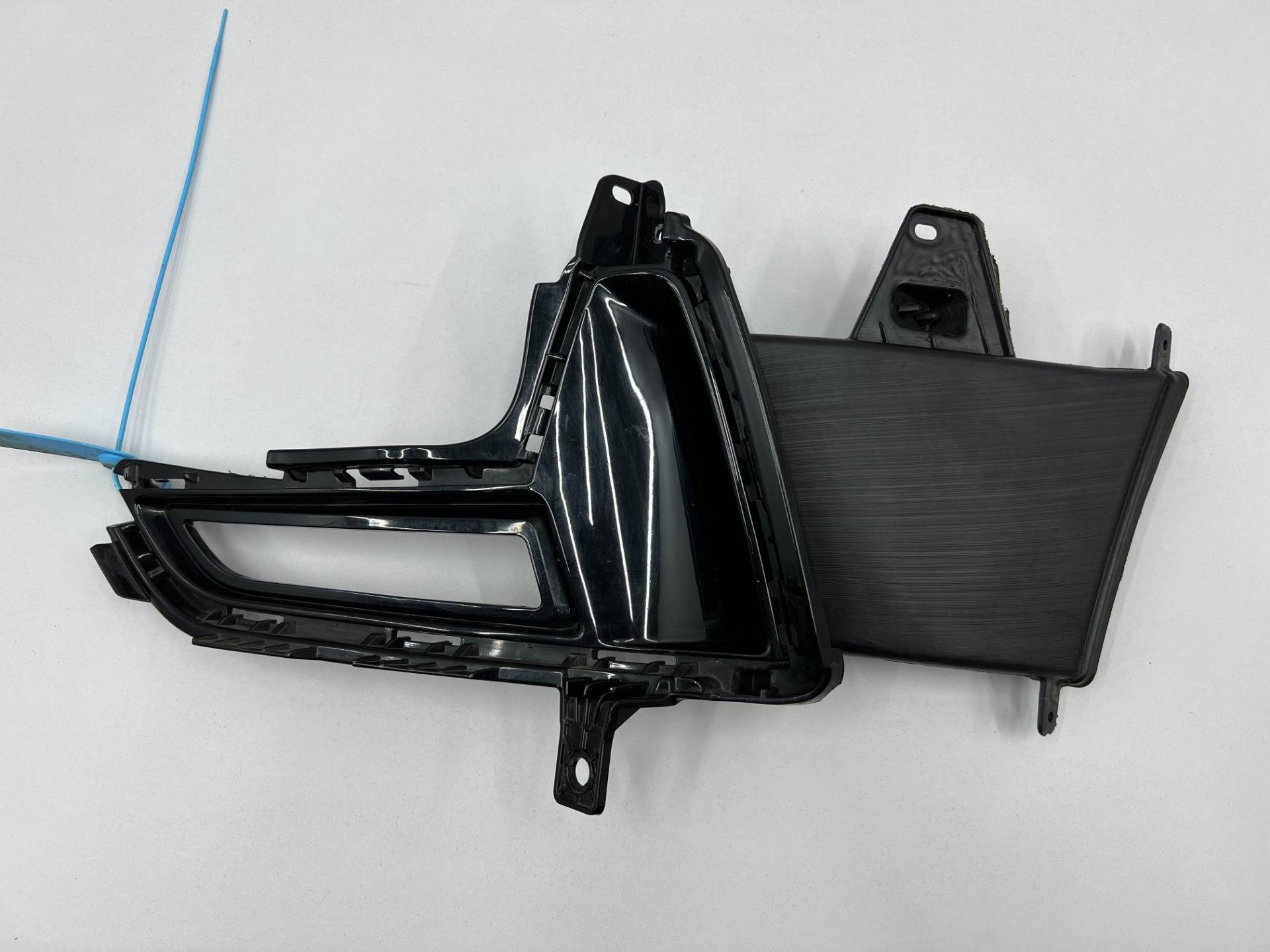 рамка фары противотуманной левая Kia Carnival 4 2022 OEM 86543-R0000, 86563-R0010