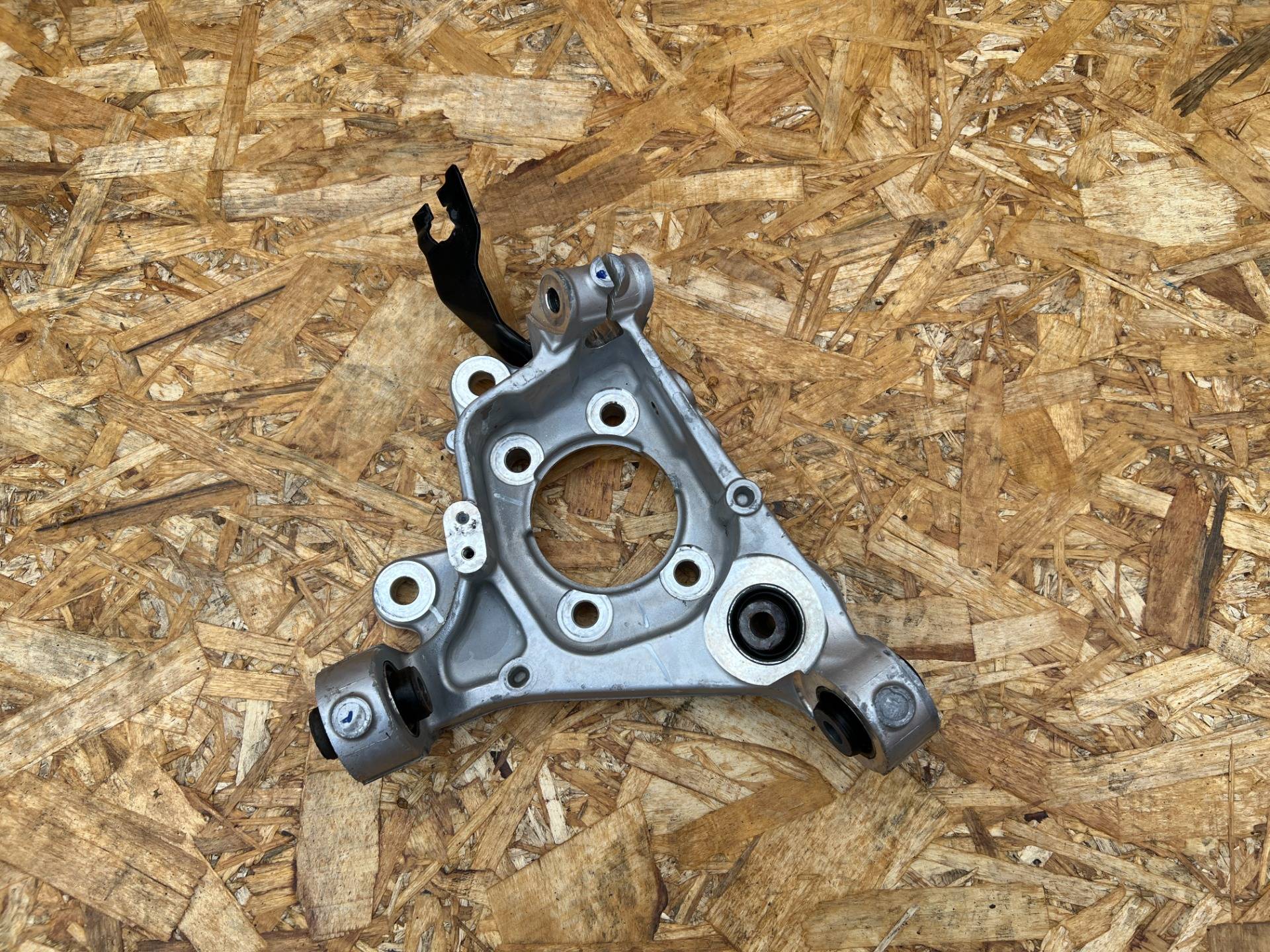 кулак задний левый Nissan Rogue T33 2023 OEM 430226RA1A