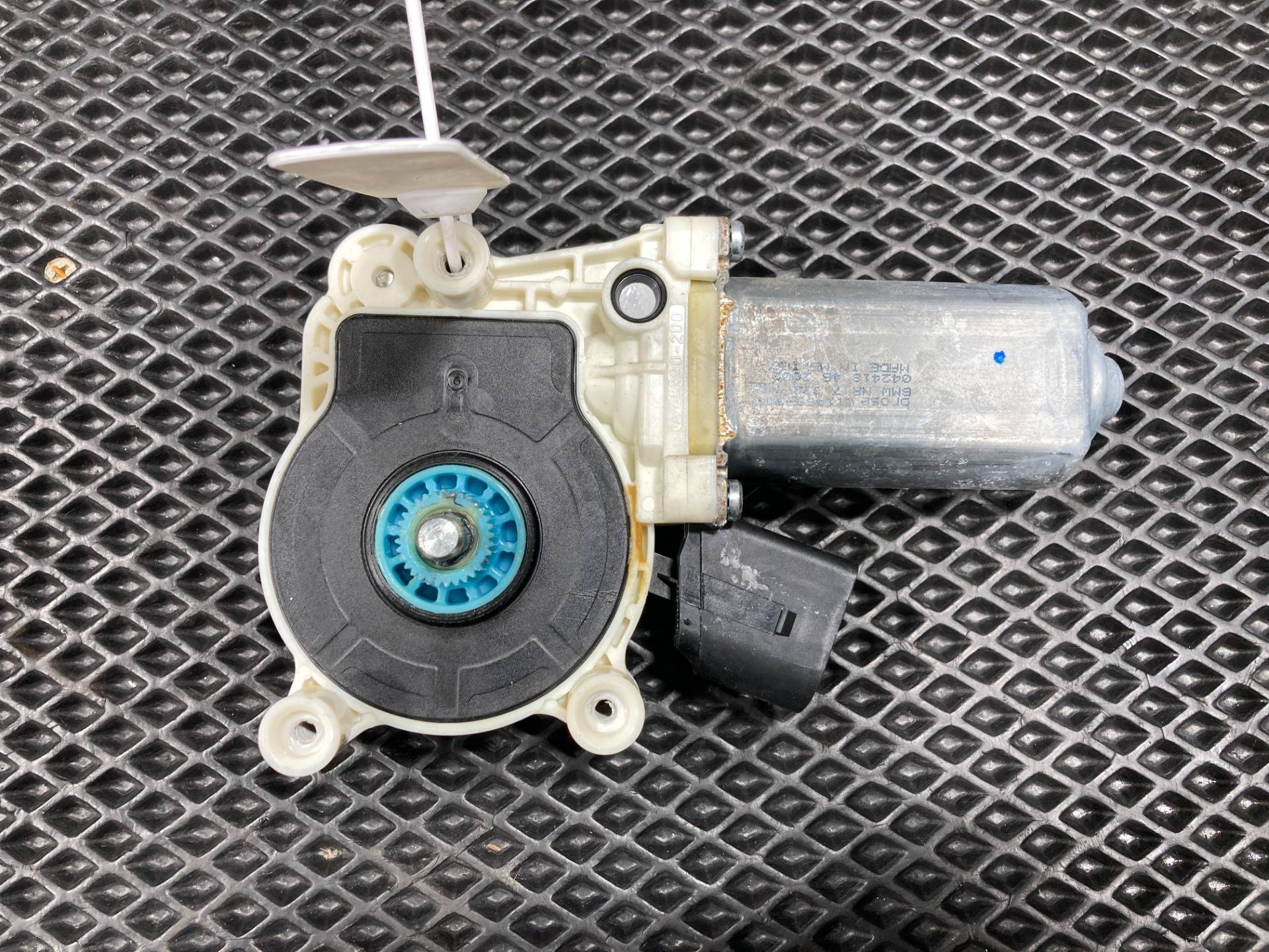 моторчик стеклоподъемника передний правый BMW X5 F15 2018 OEM 7322748, 67617322748