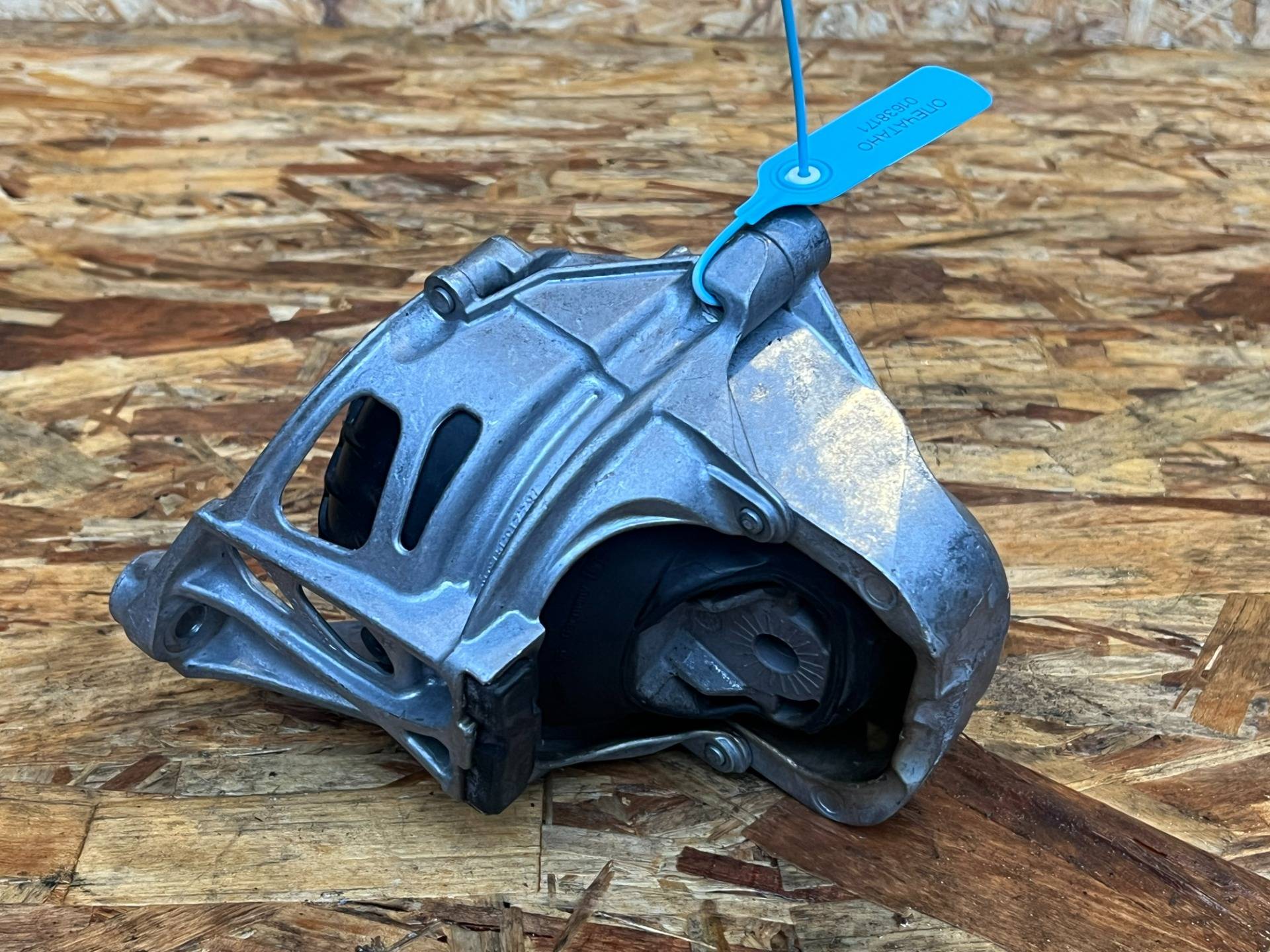 Подушка крепления двигателя Audi SQ5 FY рестайлинг 2021 OEM 4M0199371FG, 782215147918