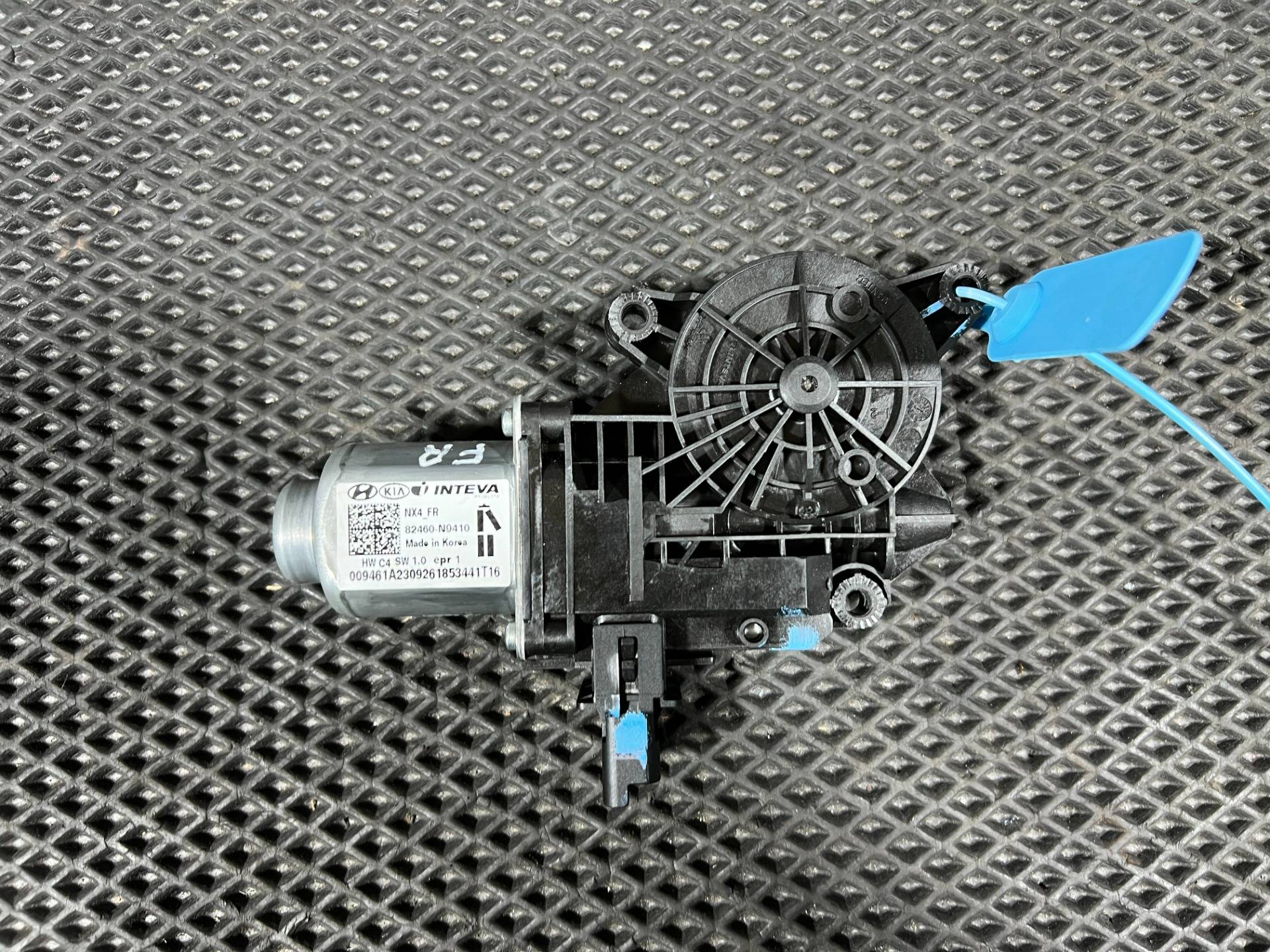 моторчик стеклоподъемника передний правый Hyundai Santa Cruz 2021 OEM 82460-N9410