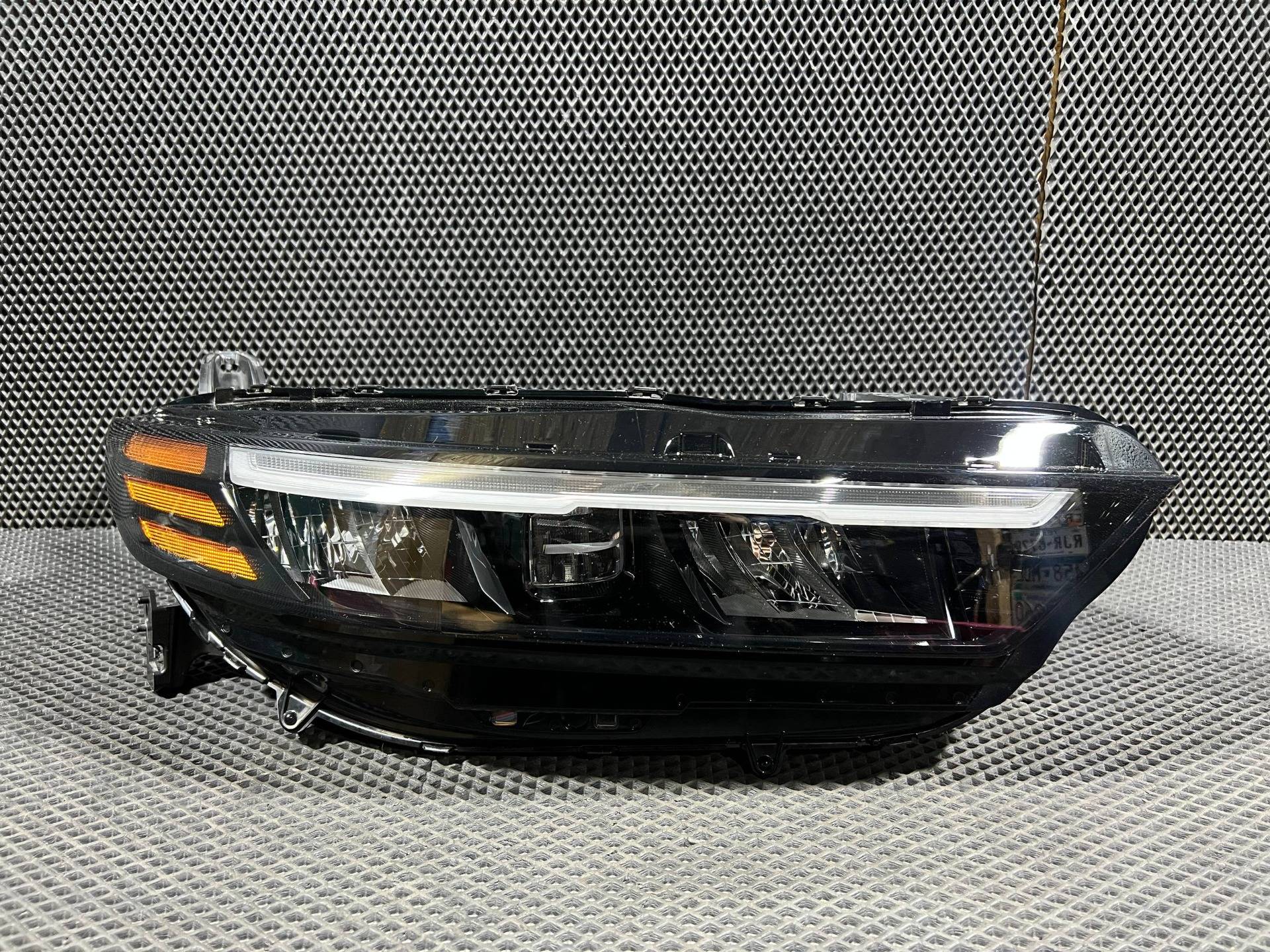 Фара правая Honda Accord 11 поколение 2025