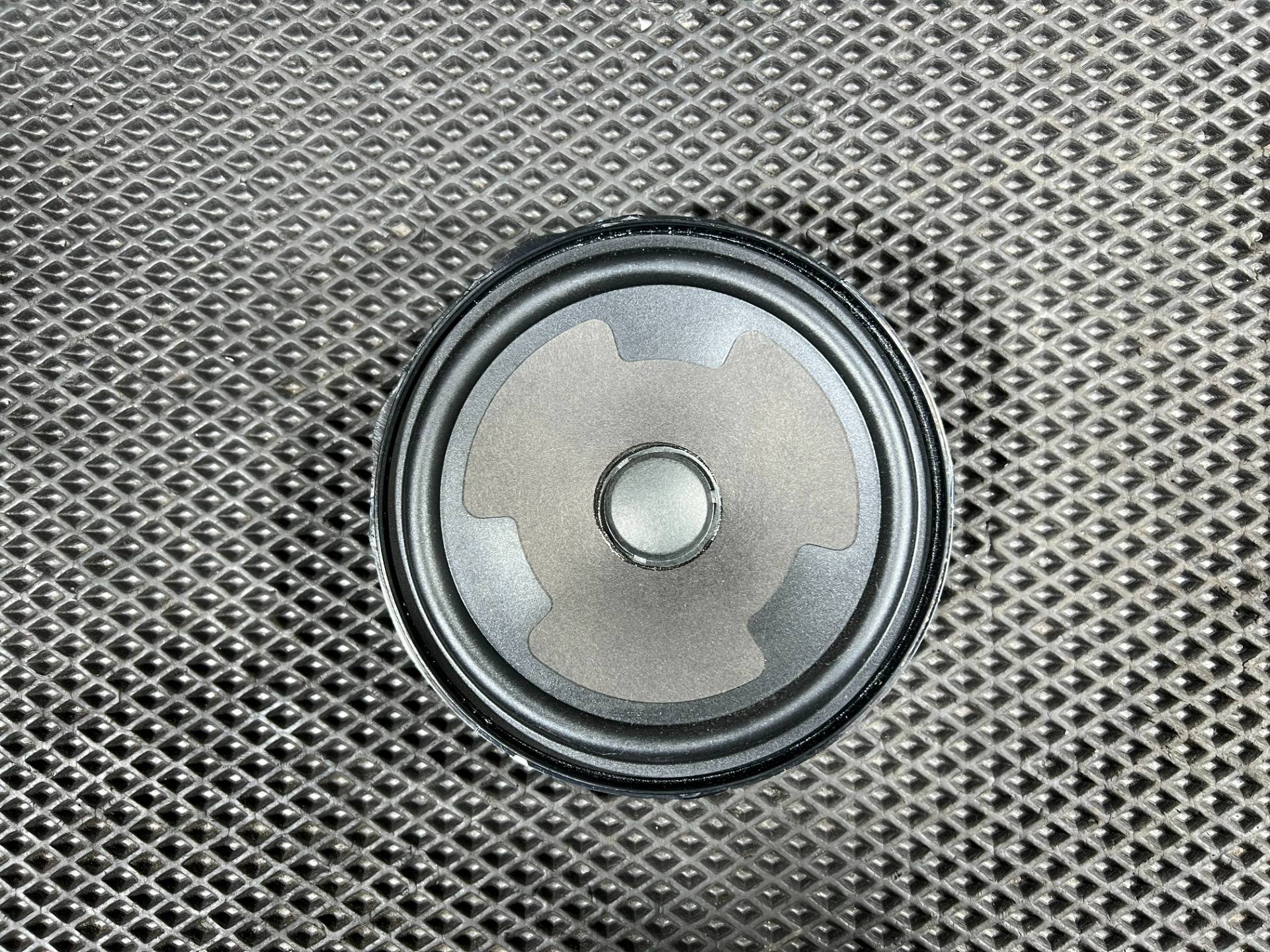 Динамик двери передней правой Volkswagen Jetta 7 2-й рестайлинг 2023 OEM 17A035453