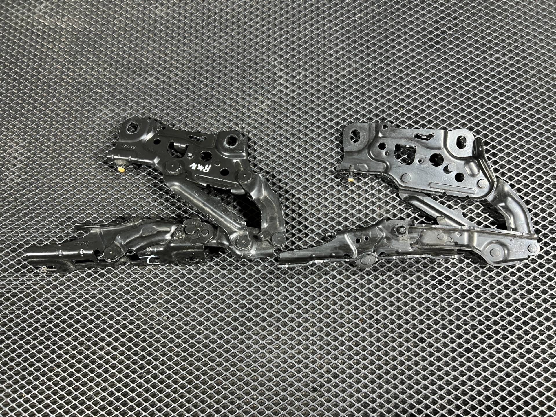 Петля капота BMW 7 G11/G12 2017 OEM 7347407, 7347408, 41007347407, 41007347408