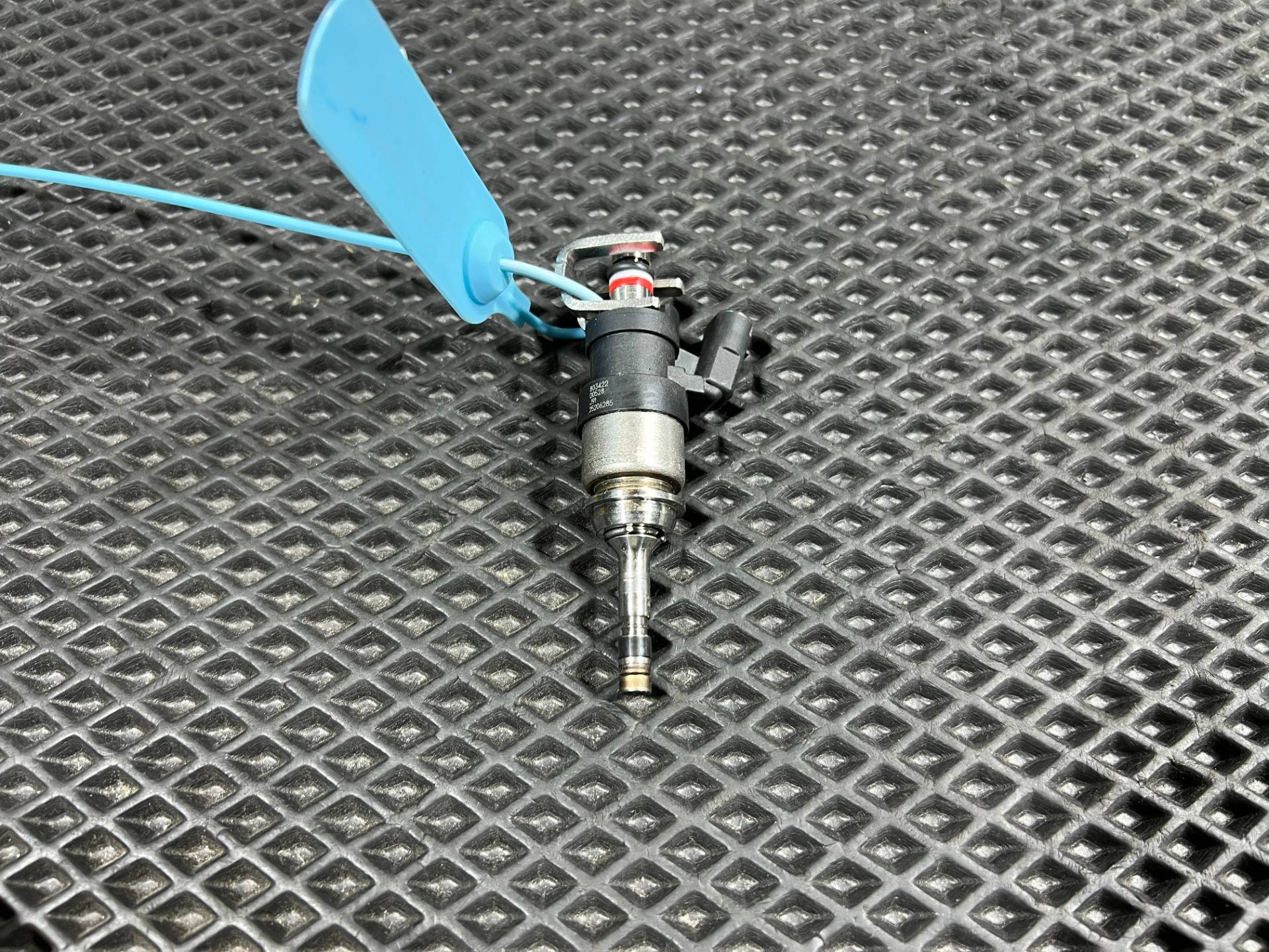 Форсунка Buick Encore GX рестайлинг 2024 OEM 25206285, 25204906, 55492929, 55515687