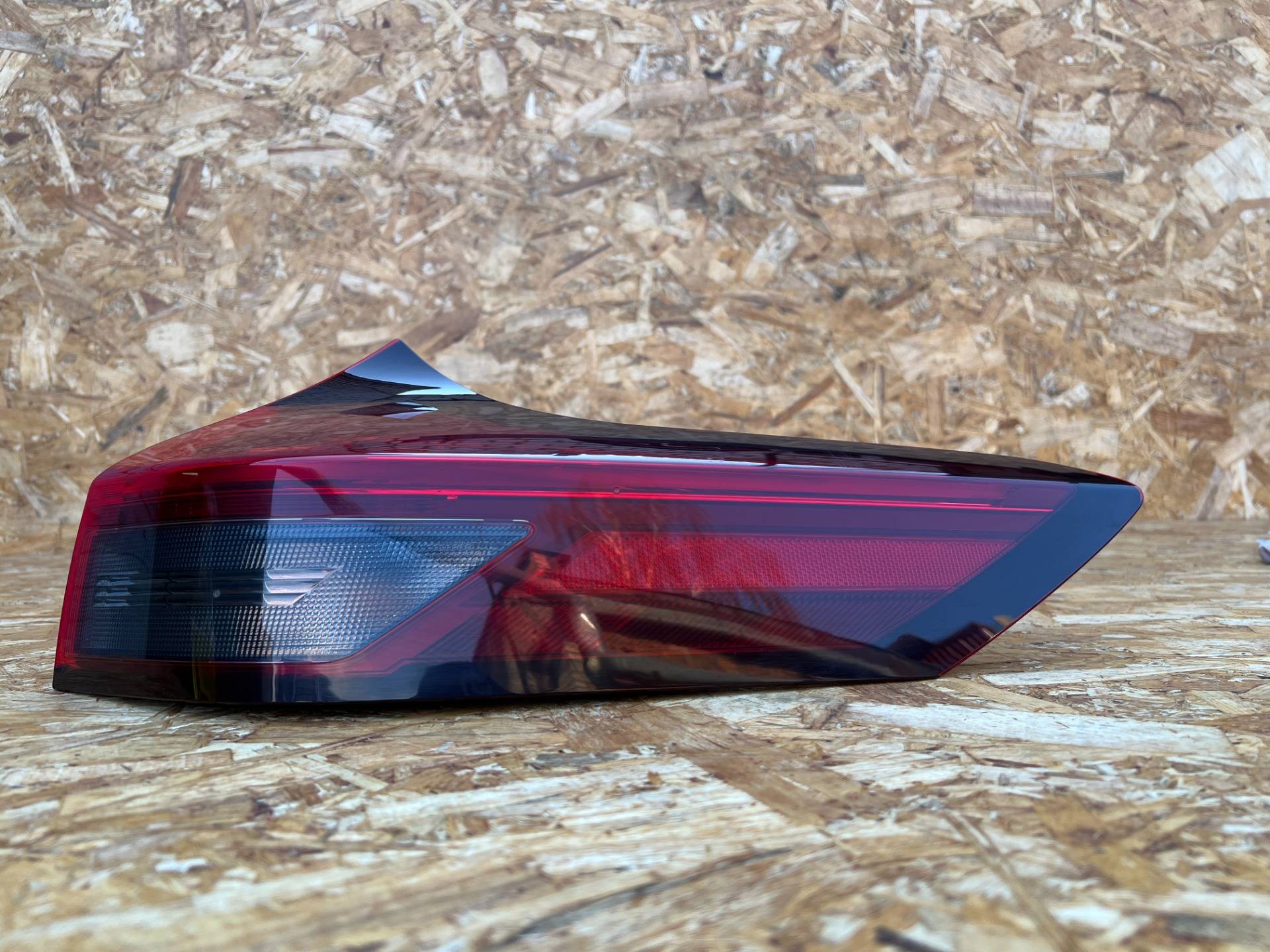 Фонарь задний правый Nissan Rogue T33 2023 OEM 265506RR0A