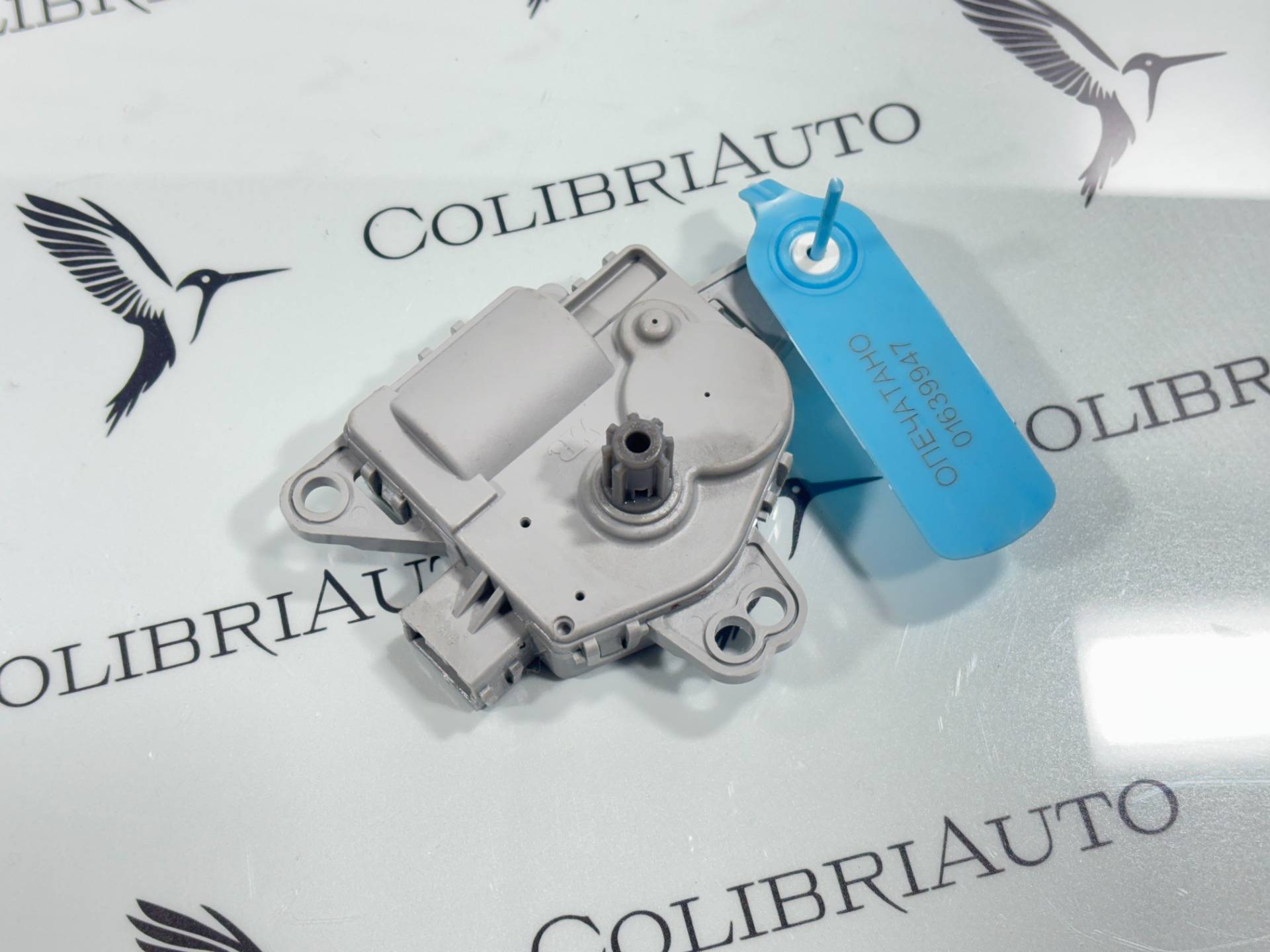 Моторчик заслонки печки Kia K5 3 2018 OEM D266-LFDLA01