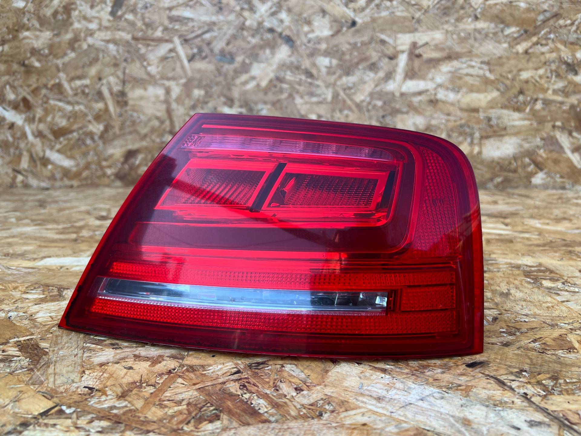 Фонарь задний правый Audi A8 D4/4H 2013 OEM 4H0945096A