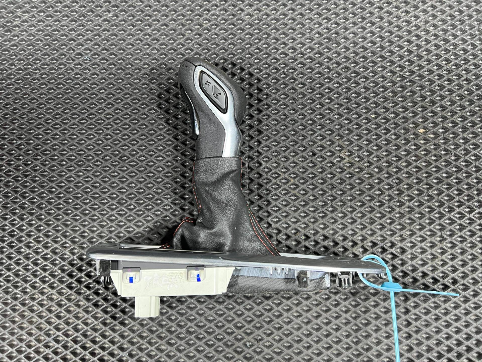 Ручка кулисы КПП Chevrolet Trax 2 2023 OEM 60008831
