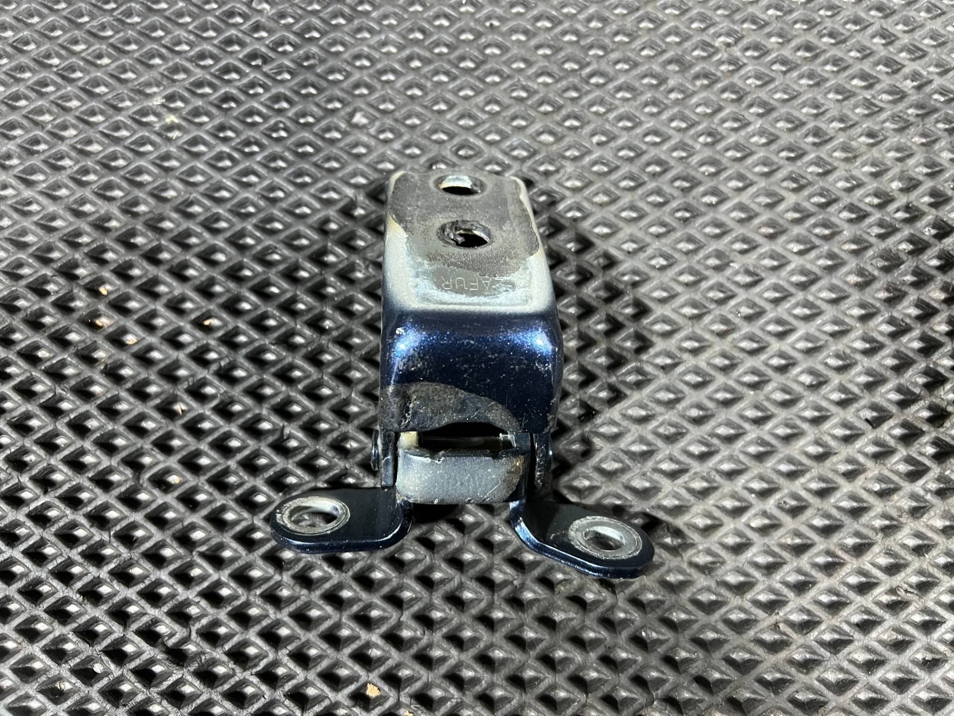 петля двери передней правой Honda HR-V 3 рестайлинг 2025 OEM 67410-T2A-H11ZZ