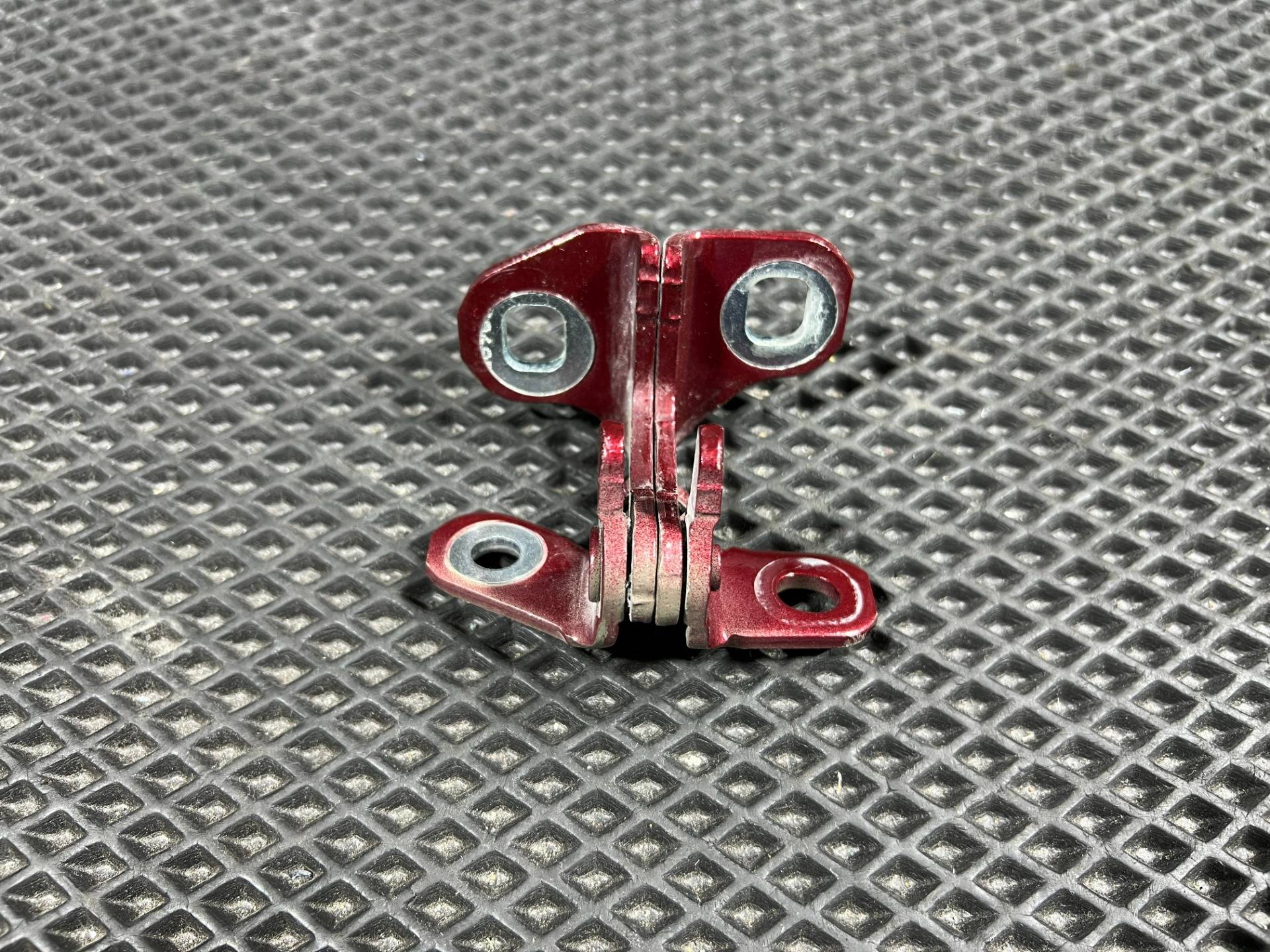 Петля двери задней правой GMC Hummer EV 2023 OEM 13590932