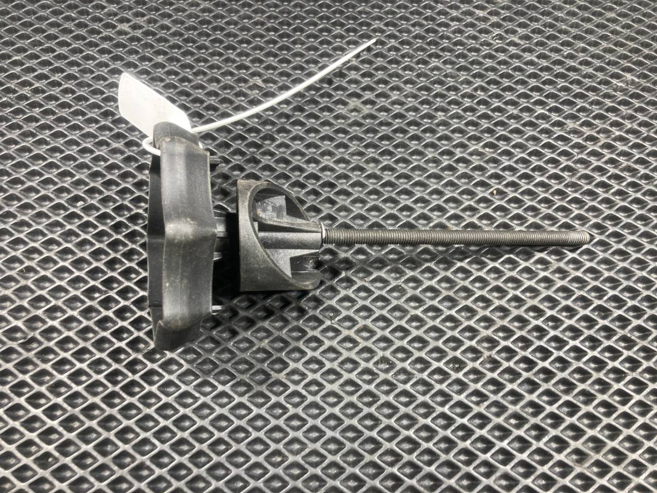 крепление запаски Porsche Cayenne 955 2006, 4.5 л., M 48.00, бензин, 7L0601347A - фото №1