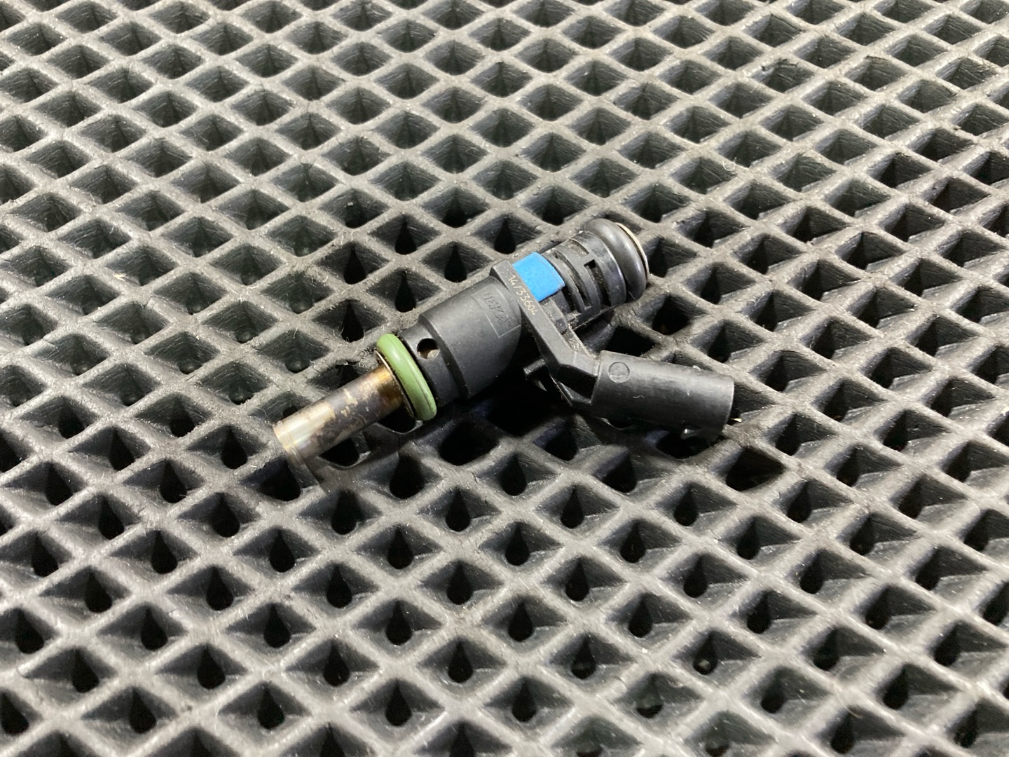 Форсунка Audi A7 4G 2017 OEM 06E906031, 06E906031A