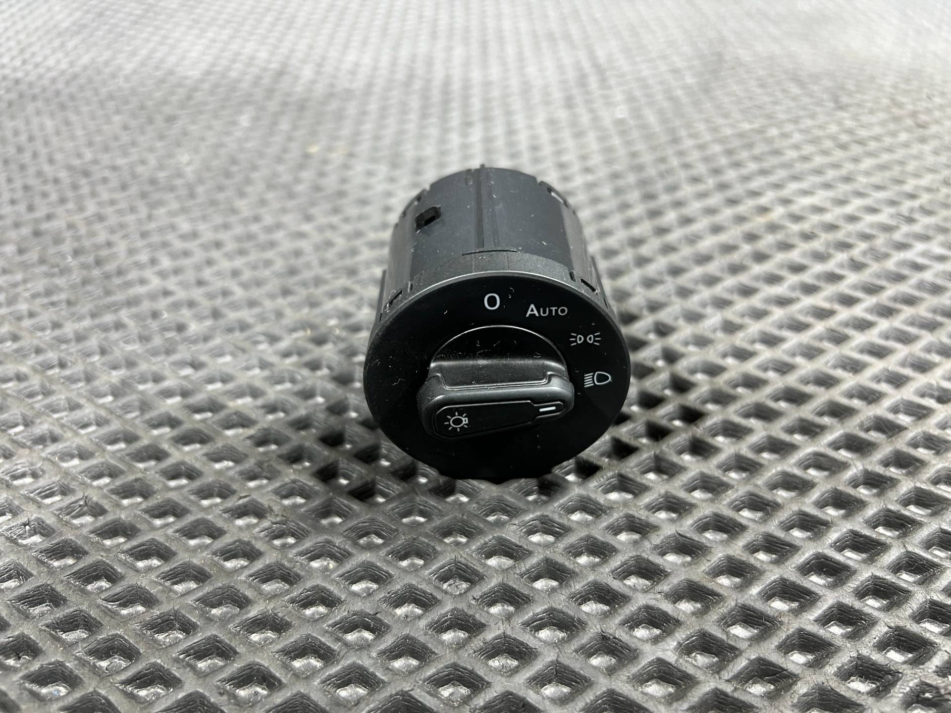 Переключатель света Volkswagen Golf GTi 8 2023 OEM 5G1941431E