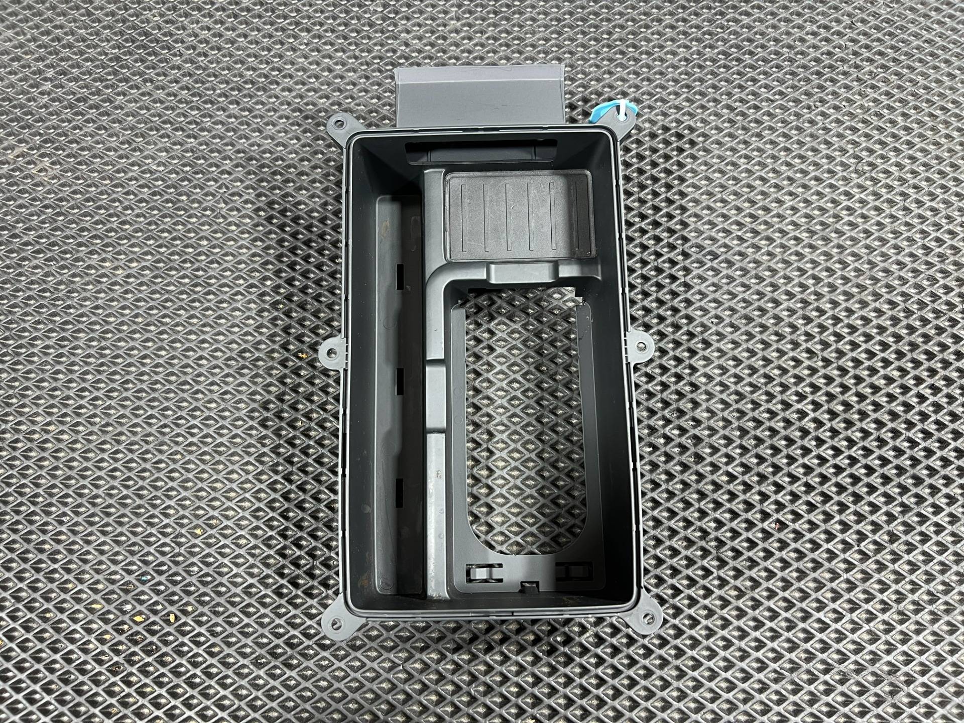 Вещевой ящик центральной консоли Audi RS4 B9 рестайлинг 2021 OEM 8W0864981D