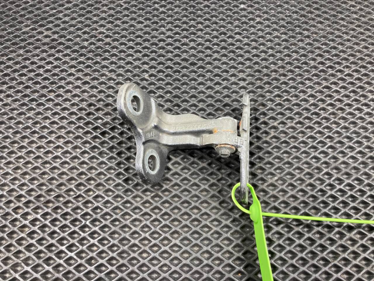 петля двери Land Rover Range Rover 4 поколение L405 2016, 3.0 л., 306PS, бензин, АКПП, внедорожник 5 дв., LR073595, CPLA228A64AE, T4N2595 - фото №1