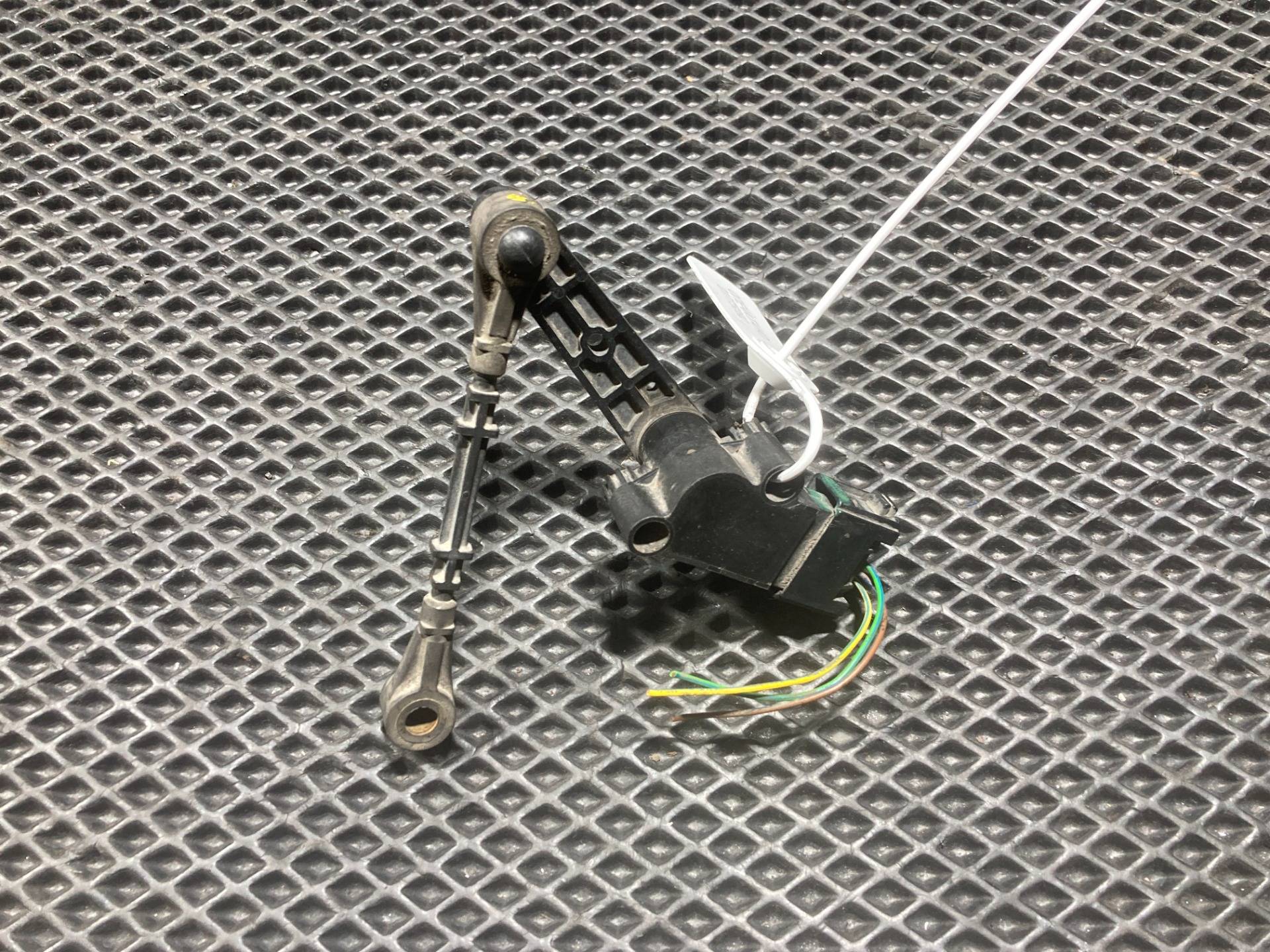 Датчик положения подвески Land Rover Defender 2 2017 OEM CPLA3D026BA, LR033257, LR098915