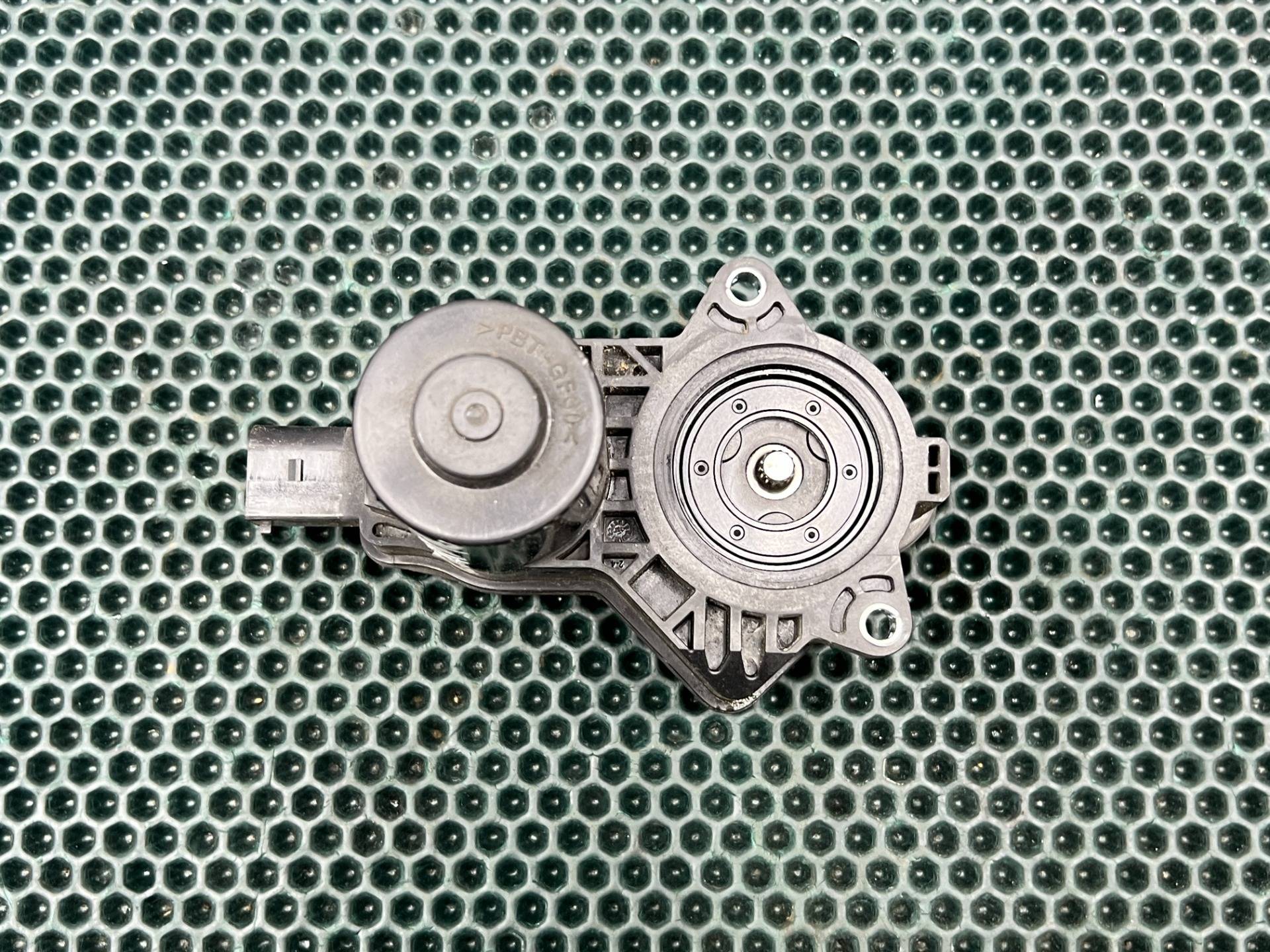 Моторчик ручника (стояночного тормоза) Kia Carnival 4 2022 OEM 58210R0000
