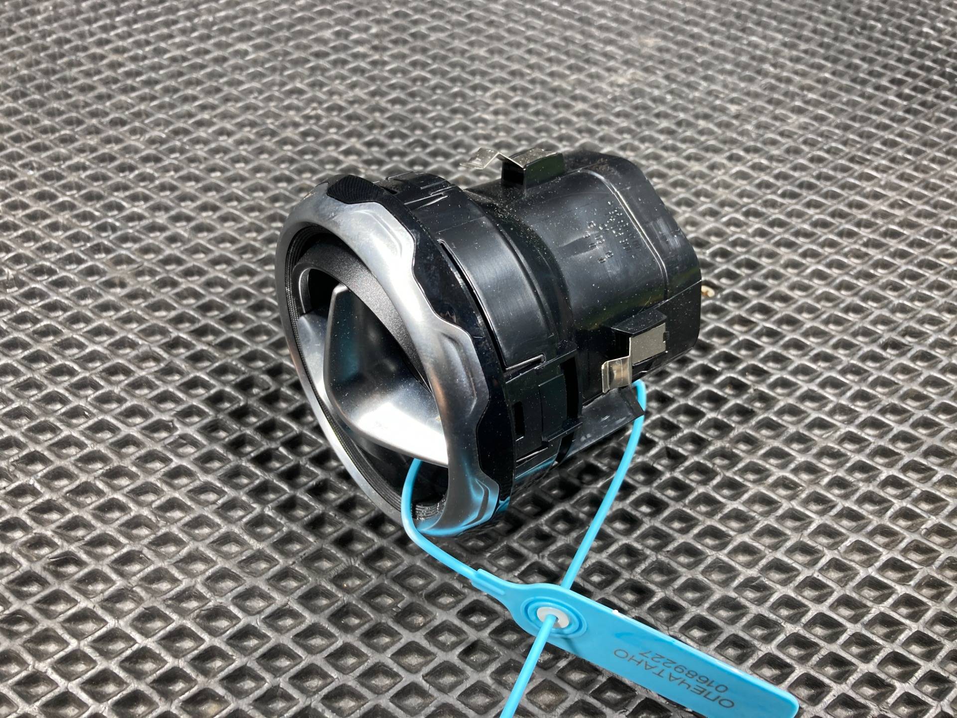 Дефлектор обдува салона Mercedes-Benz CLA C117 2019 OEM A1568300100